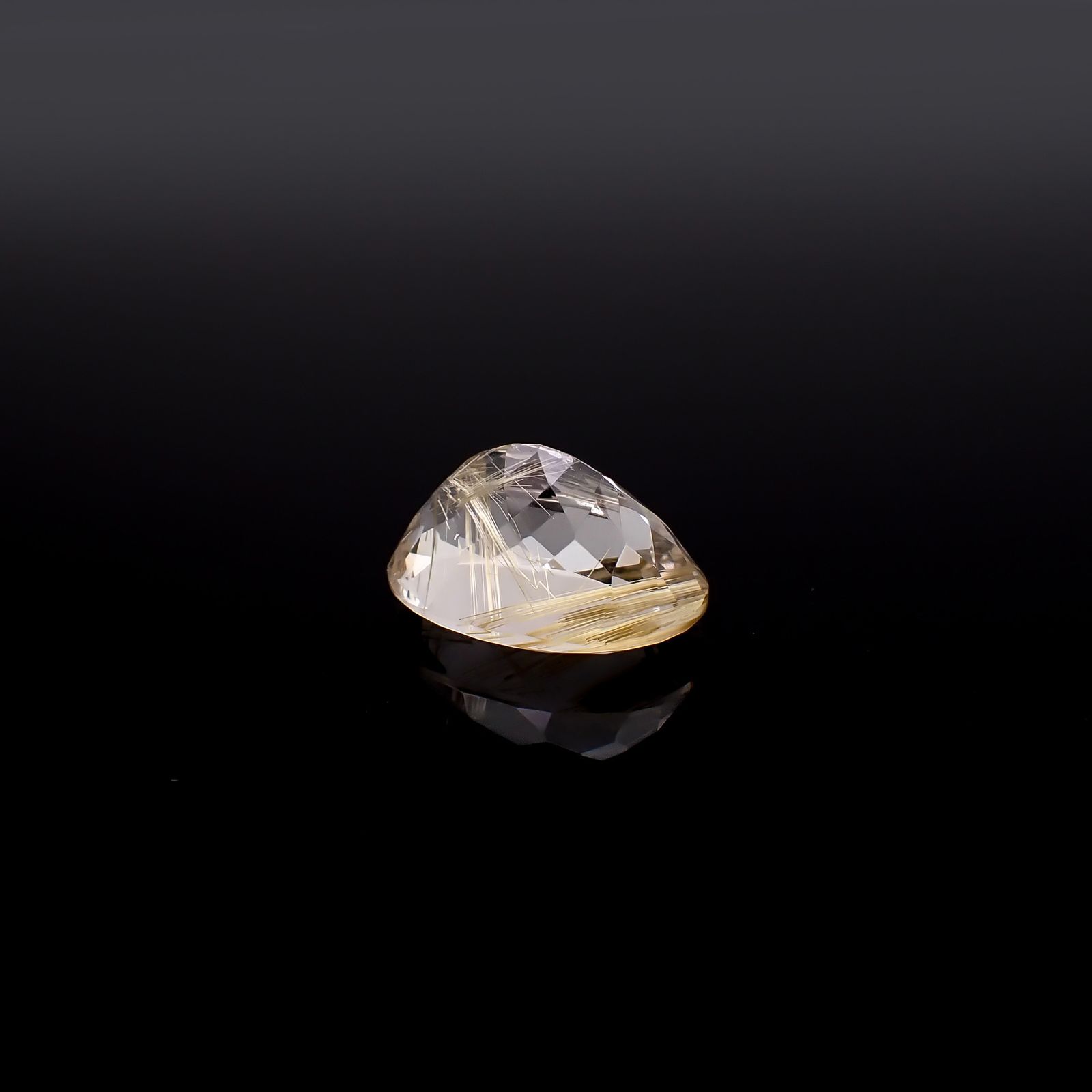 ルチルクォーツ ブラジル産 12.58ct / 17.9x12.8mm前後 [260732402]