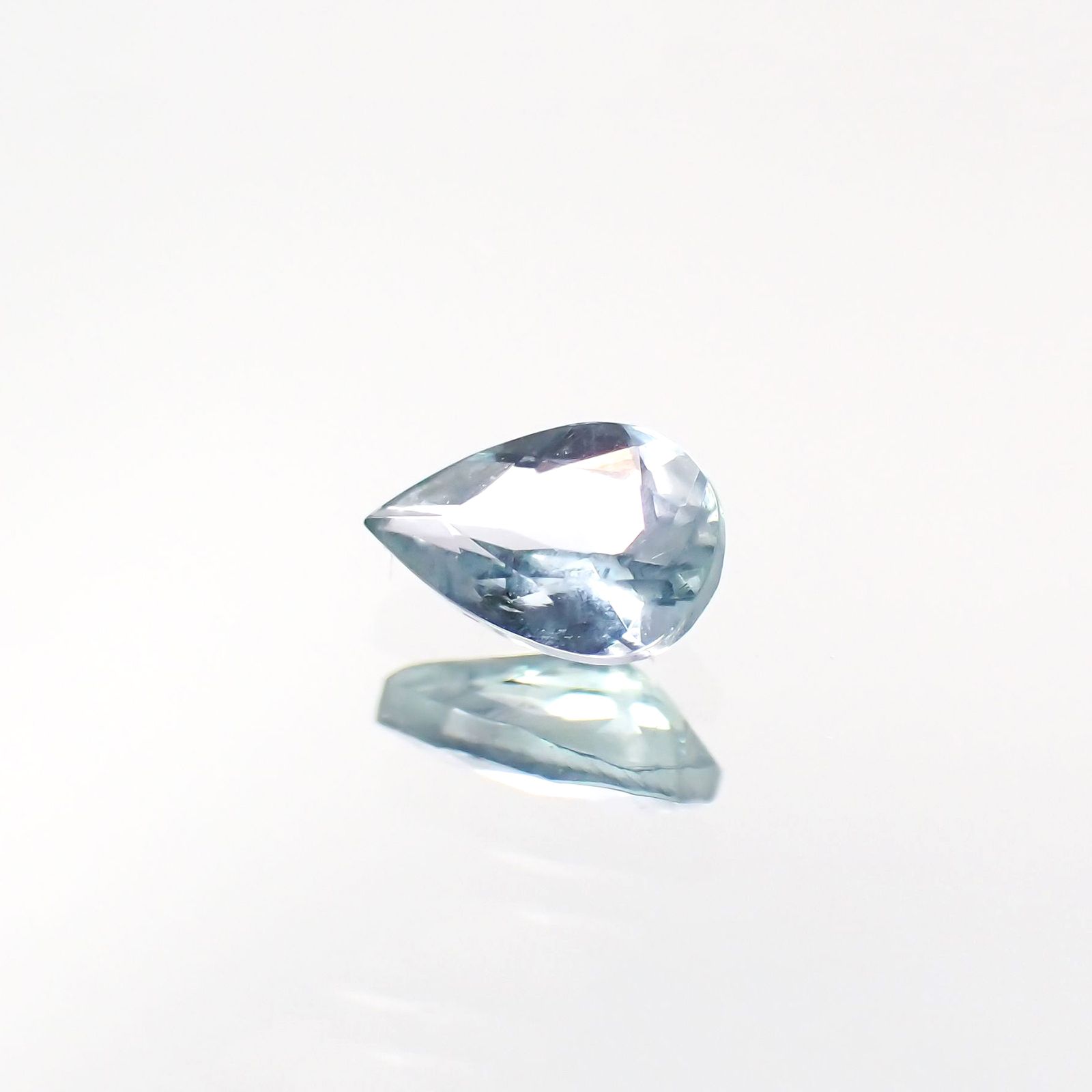 ブルーグリーンコーネルピン(宝石名コーネルピン)タンザニア産 0.097ct 識別済[240219233]3.6x2.2mm前後