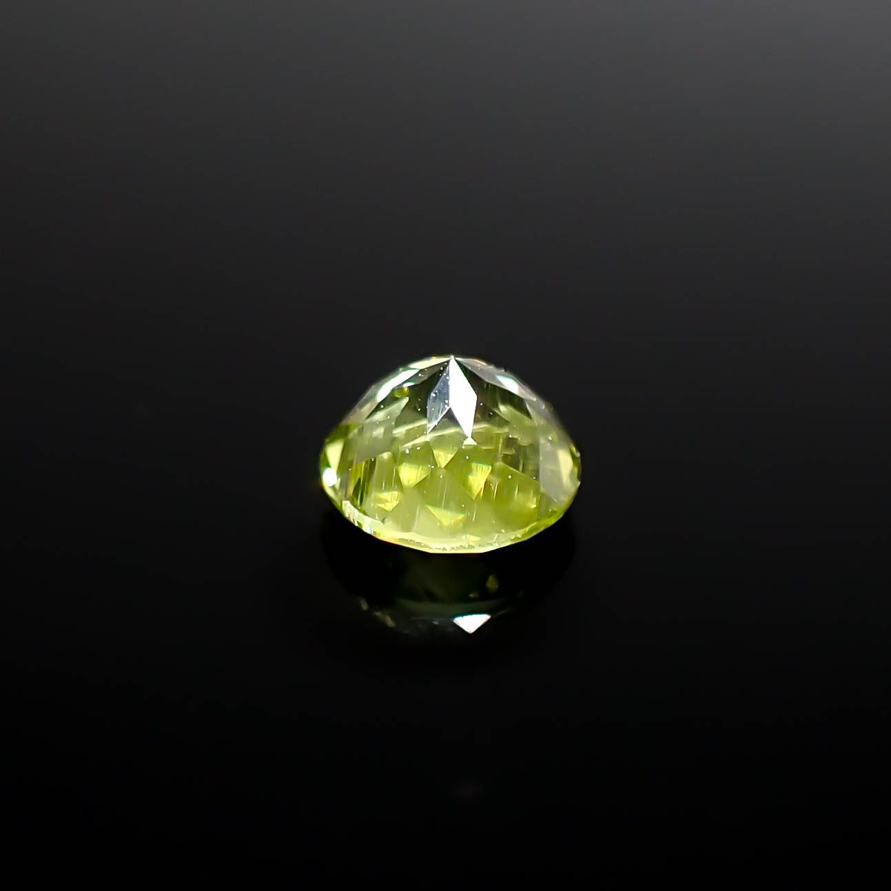 パラサイティックペリドット 採取地：インドネシア・ジェパラ 0.43ct [250730746]4.5x4.5mm前後