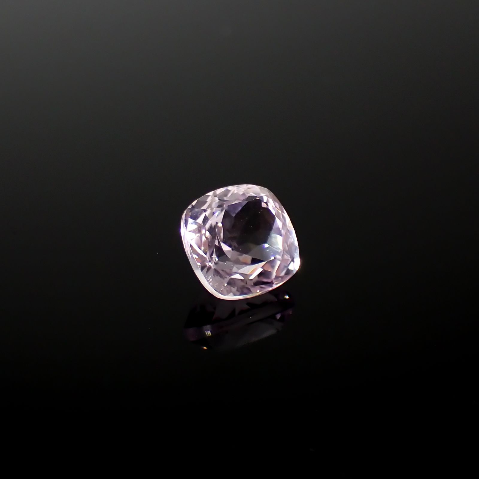 クンツァイト アフガニスタン産 2.05ct[240125361]7.3x7.2mm前後