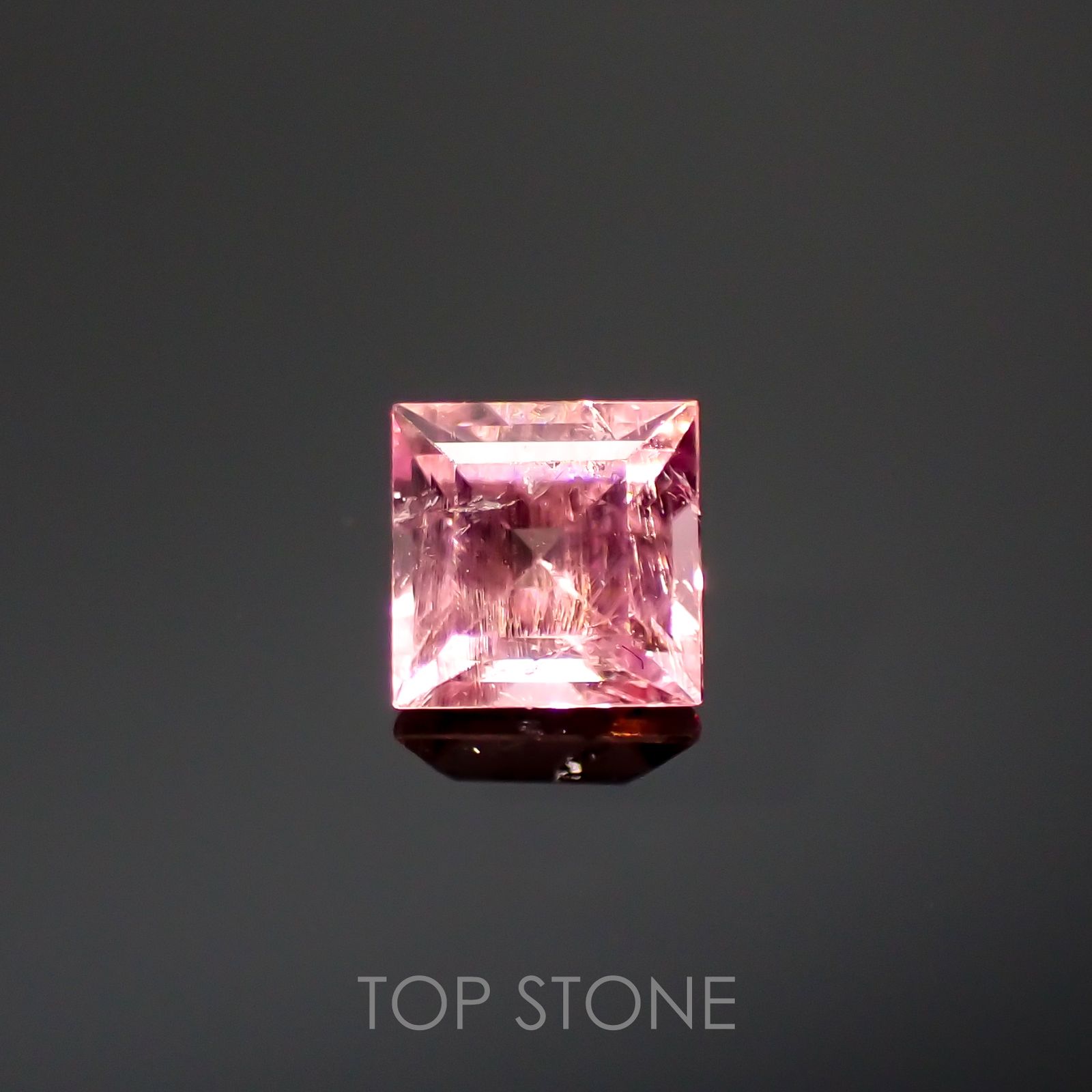 ペツォッタイト(ラズベリル)(宝石名ペツォッタイト) マダガスカル産 0.241ct ソ付(彩珠)[210812612]3.4×3.4mm前後