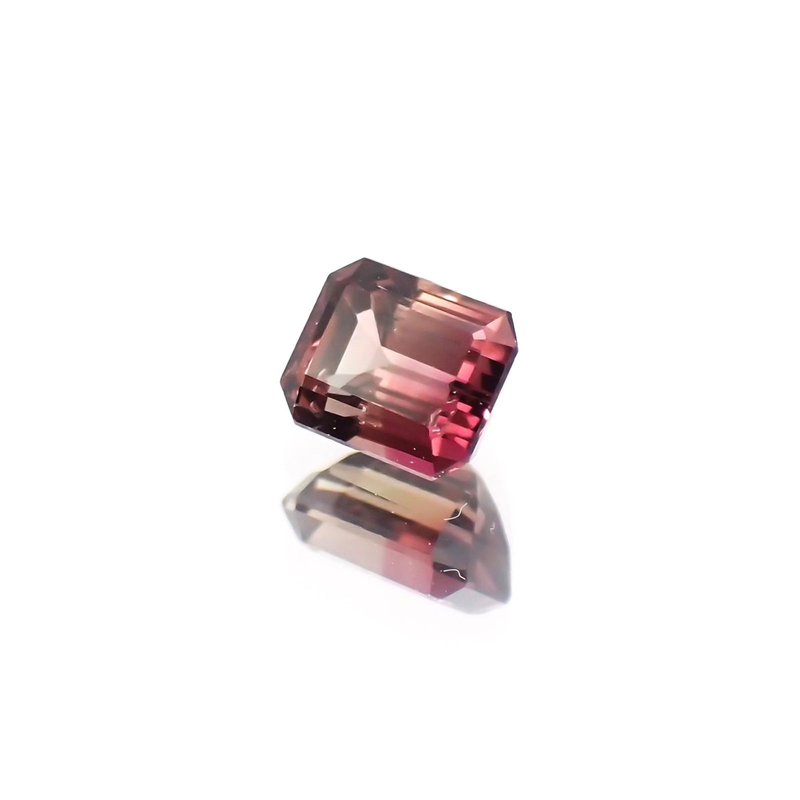 バイカラーサファイア(宝石名バイカラー・サファイア) タンザニア産 識別済 0.29ct / 3.8x3.1mm前後 [21069751]