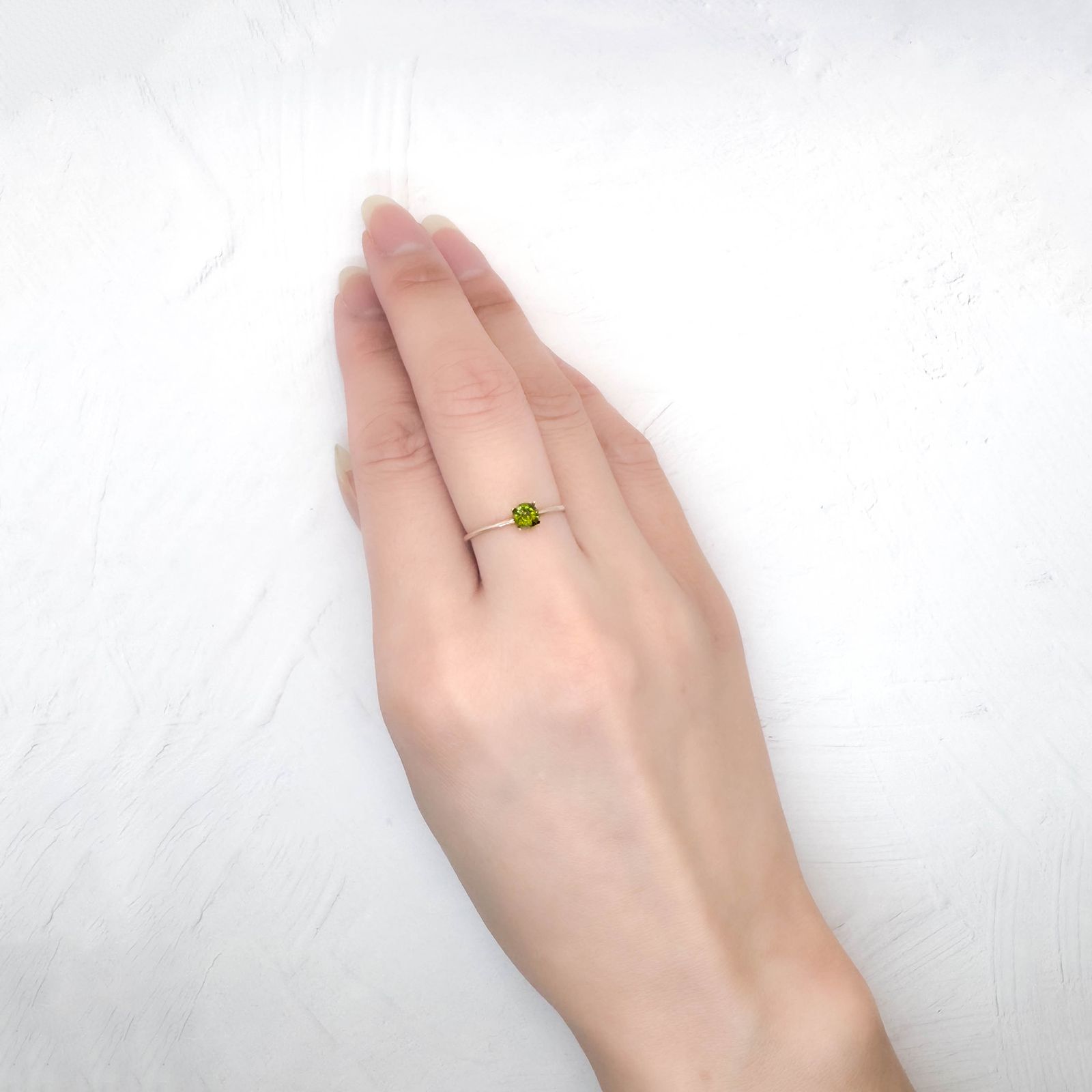 カラーチェンジスフェーン パキスタン産 0.31ct / 4.1x4.1mm前後 [250931059]