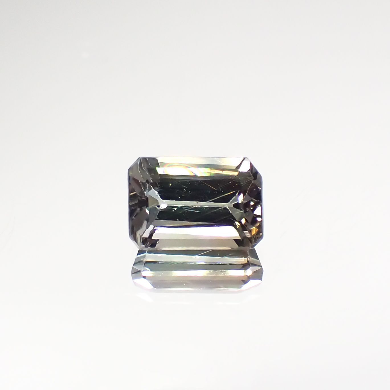 バイカラータンザナイト(宝石名ゾイサイト) タンザニア産 0.707ct ソ付(彩珠)[210711843]5.8×4.1mm前後