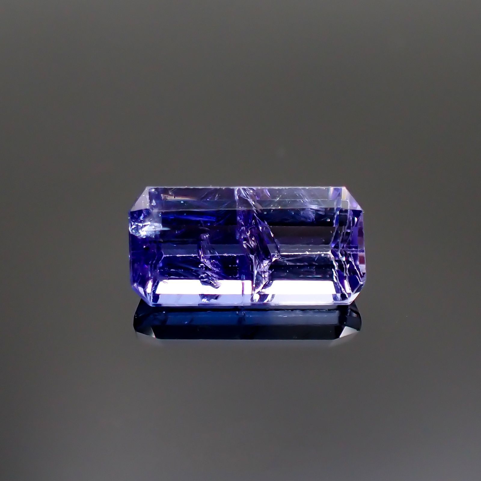 バイカラータンザナイト(宝石名バイカラー・ゾイサイト) タンザニア産 2.144ct ソ付[210410780]10.3×5.2mm前後