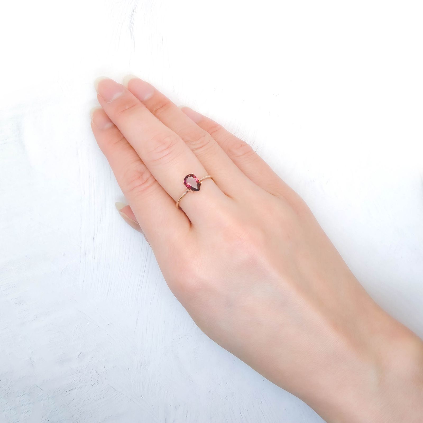 パープルトルマリン(宝石名パープル・トルマリン)ブラジル産 識別済 0.65ct / 7.7x5mm前後 [260323896]