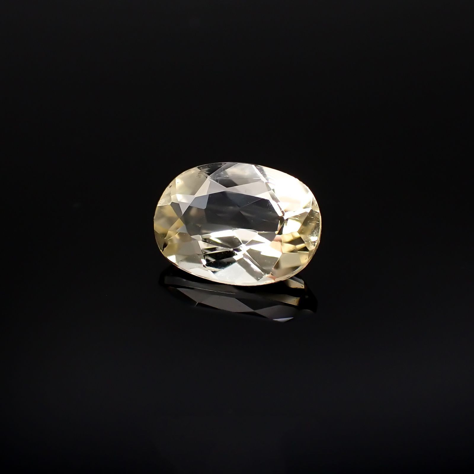 イエロースキャポライト(宝石名イエロー・スキャポライト)ブラジル・ミナスジェライス州産 識別済 1.01ct / 7.9x5.7mm前後 [251118018]