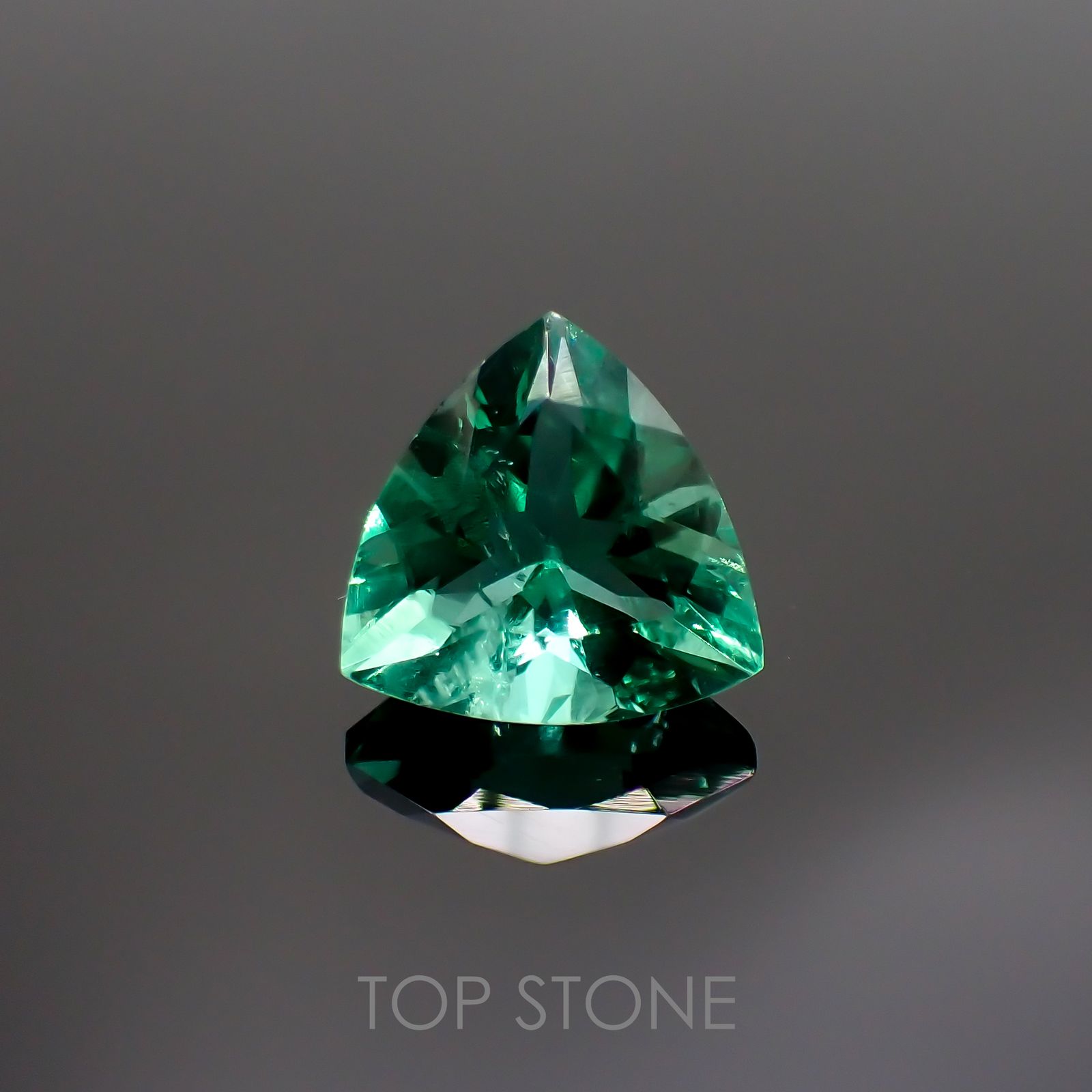 フローライト フルオレッセンス(宝石名フルオライト)イギリス・ロジャリー鉱山産 4.71ct 識別済[211113777]11x11.1mm前後