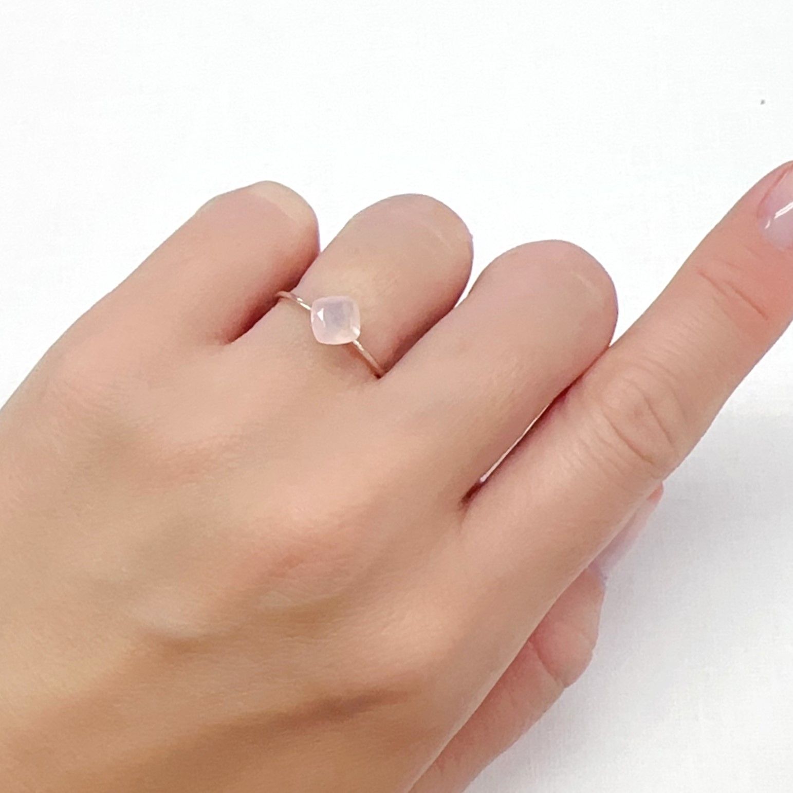 ピンクスミソナイト メキシコ産 0.99ct[240527546]6.1x6mm前後