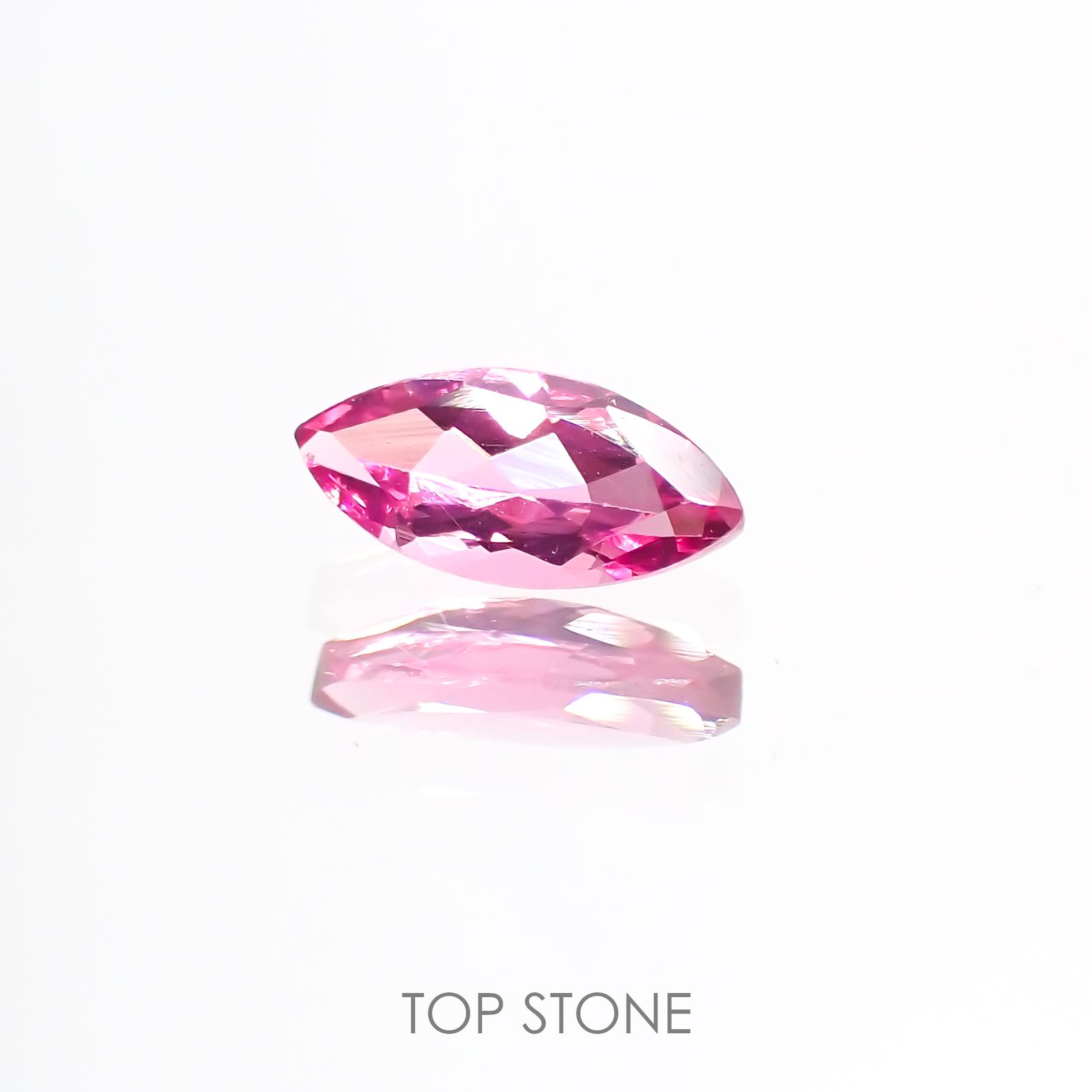 ホットピンクスピネル(宝石名ピンク・スピネル)タンザニア産 0.38ct 識別済[220113913]7.1x3.4mm前後