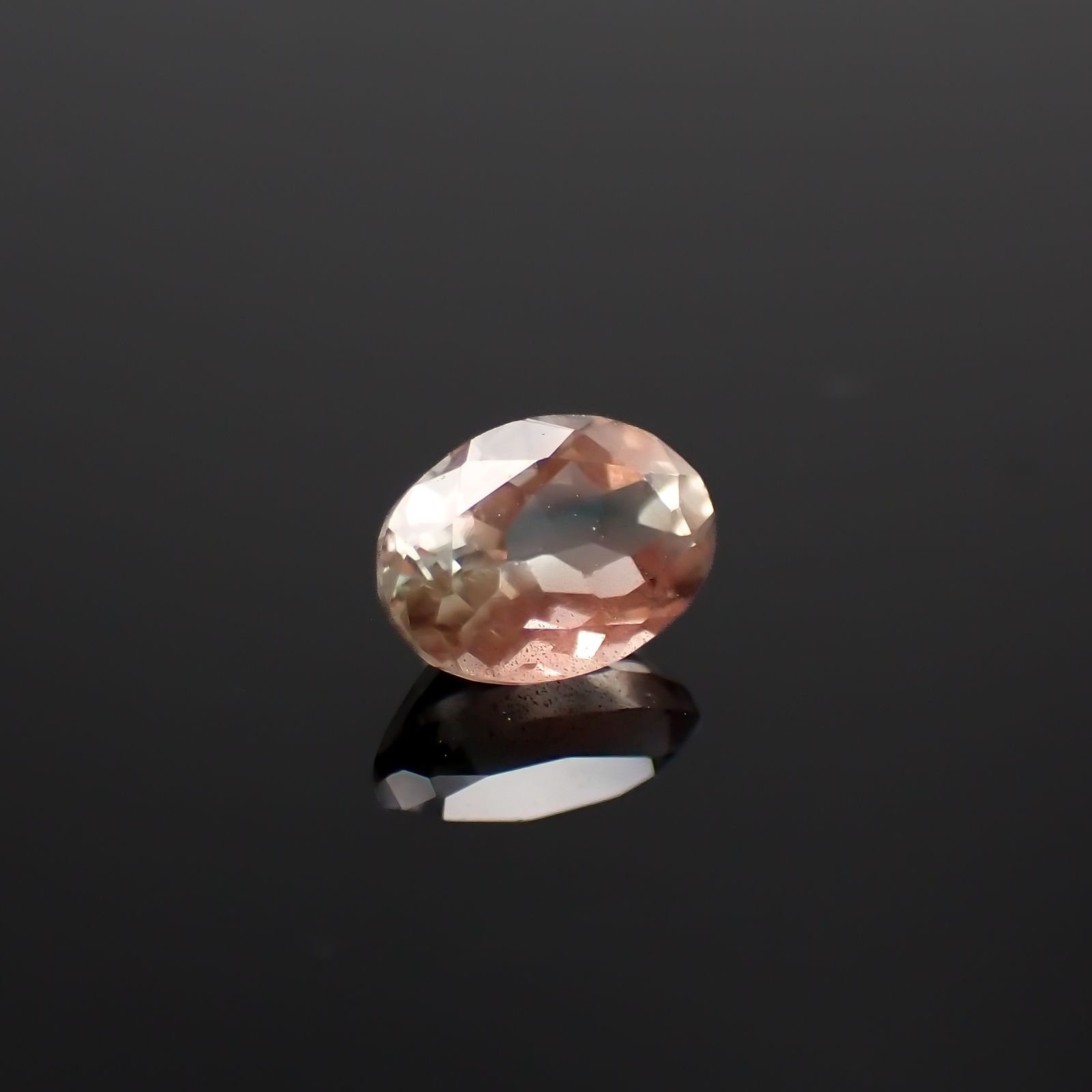 パーティカラーオレゴンサンストーン アメリカ・オレゴン州産 0.73ct[230722842]6.8x4.8mm前後
