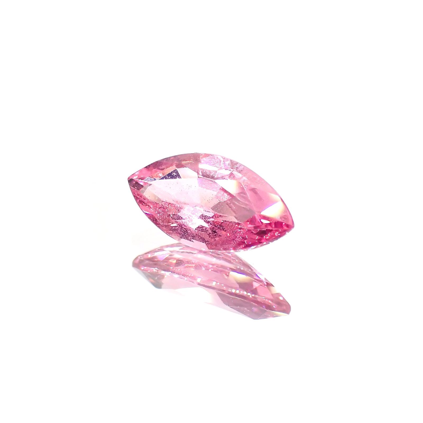 ホットピンクスピネル(宝石名ピンク・スピネル)タンザニア産 ソ付(彩珠) 1.210ct / 10x5.2mm前後 [231124094]