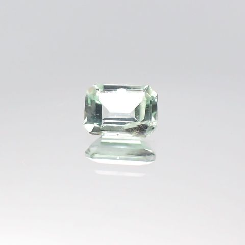 ミントベリル(宝石名グリーン・ベリル)ブラジル産 0.37ct 識別済[231024021]5x3.6mm前後