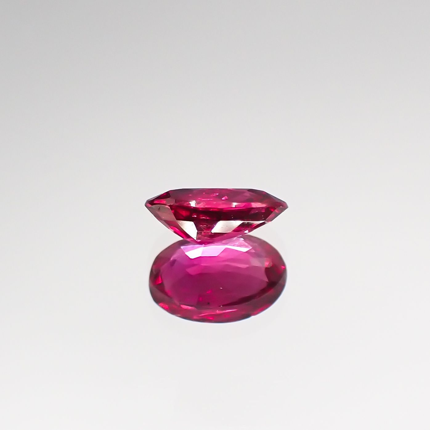 ルビー 非加熱(宝石名ルビー) マダガスカル産 0.33ct 識別済[210711716]5.3×3.6mm前後
