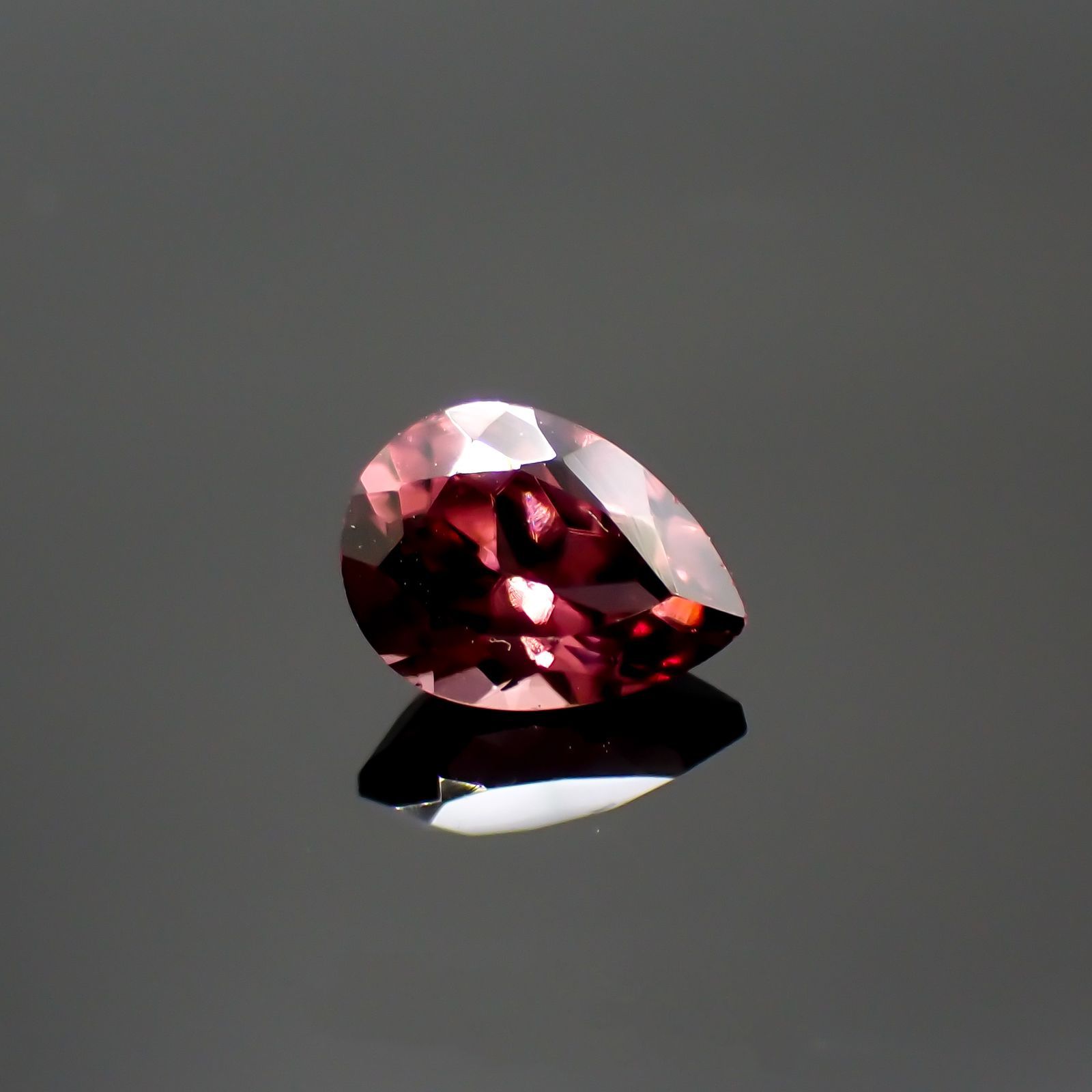 ピンクジルコン(宝石名ジルコン)スリランカ/カンボジア産 1.58ct 識別済[220114927]8x5.9mm前後