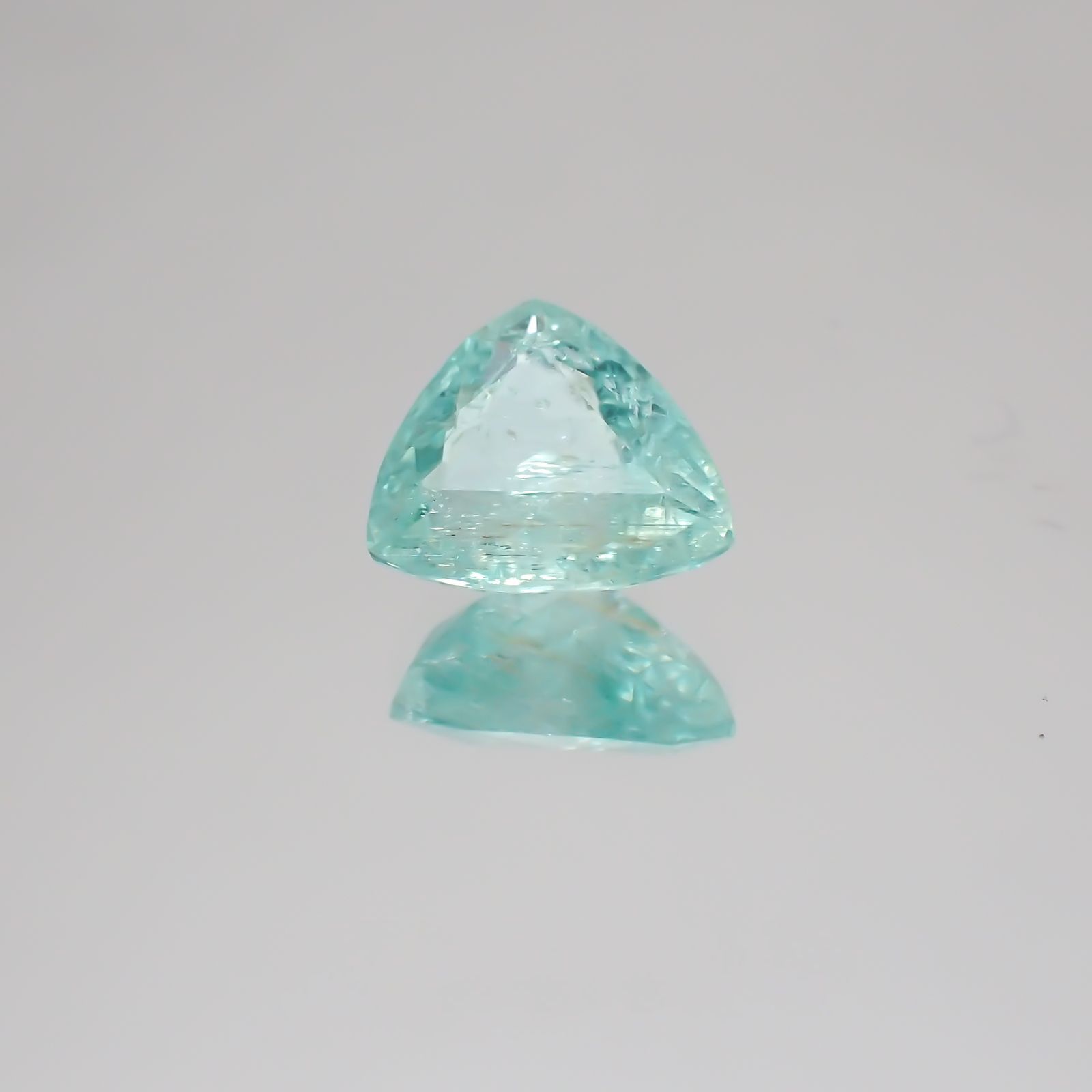 パライバトルマリン(宝石名トルマリン/別名パライバ・トルマリン) モザンビーク産 1.57ct 識別済[21059398]7.5×8.1mm前後