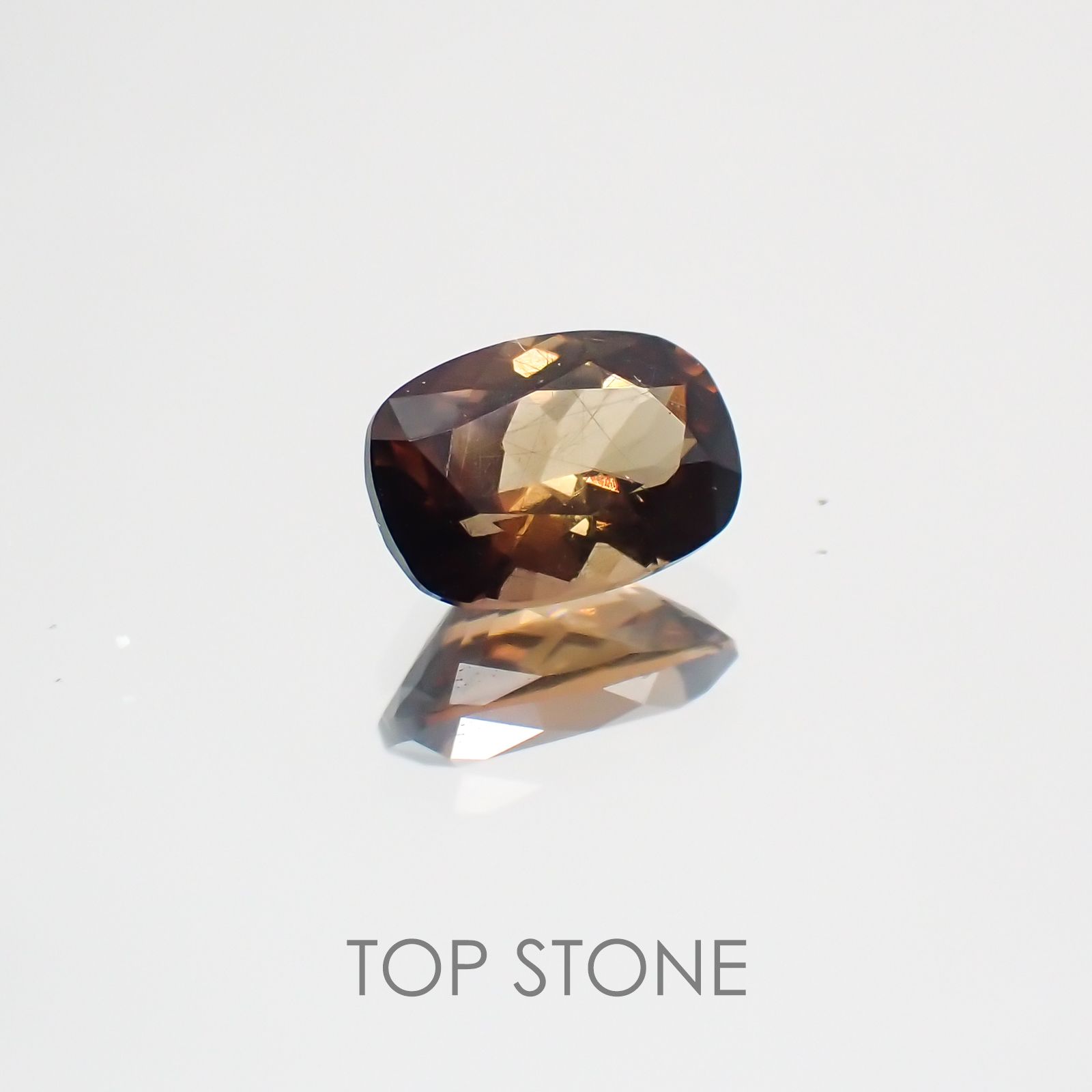 アキシナイト(宝石名アキシナイト) ロシア産 0.49ct 識別済[20063162]4.2×5.8mm前後