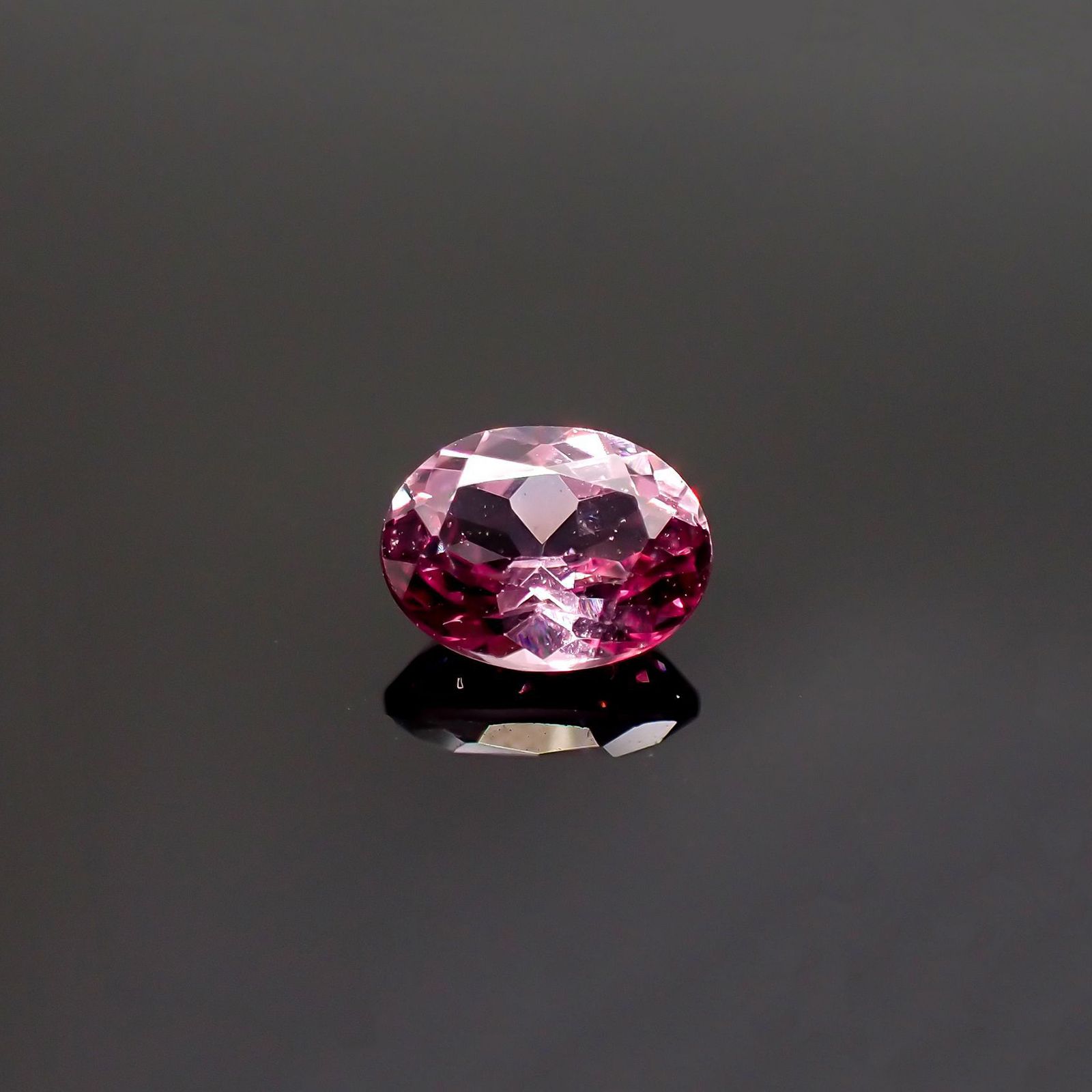 カラーシフトマラヤガーネット(宝石名ガーネット)タンザニア産 0.90ct 識別済[220115016]6.4x4.9mm前後