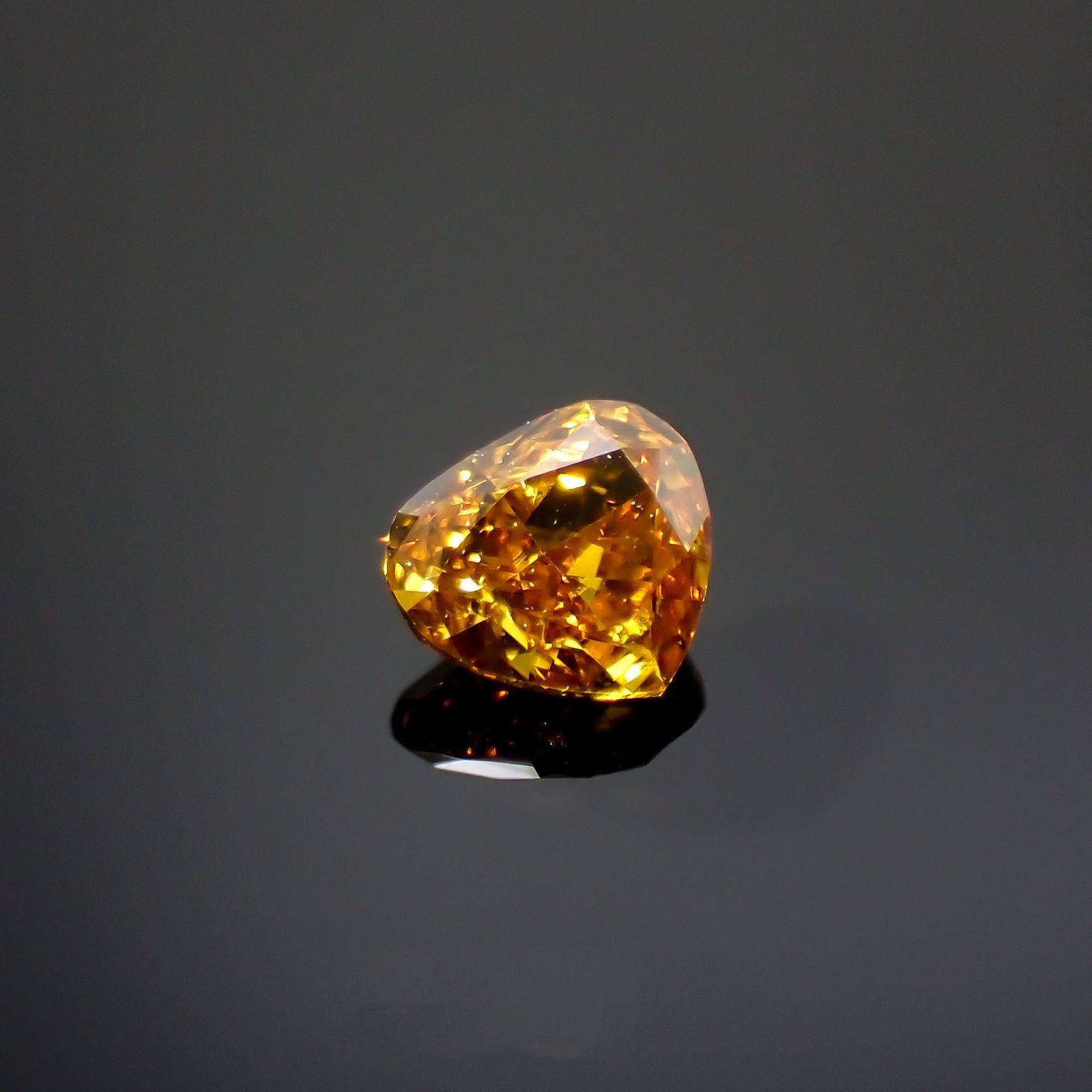 オレンジダイヤモンド SI-1 | FANCY DEEP YELLOW ORANGE(宝石名ダイアモンド) ソ付(CGL) 0.133ct / 3.06x3.36mm前後 [220115149]