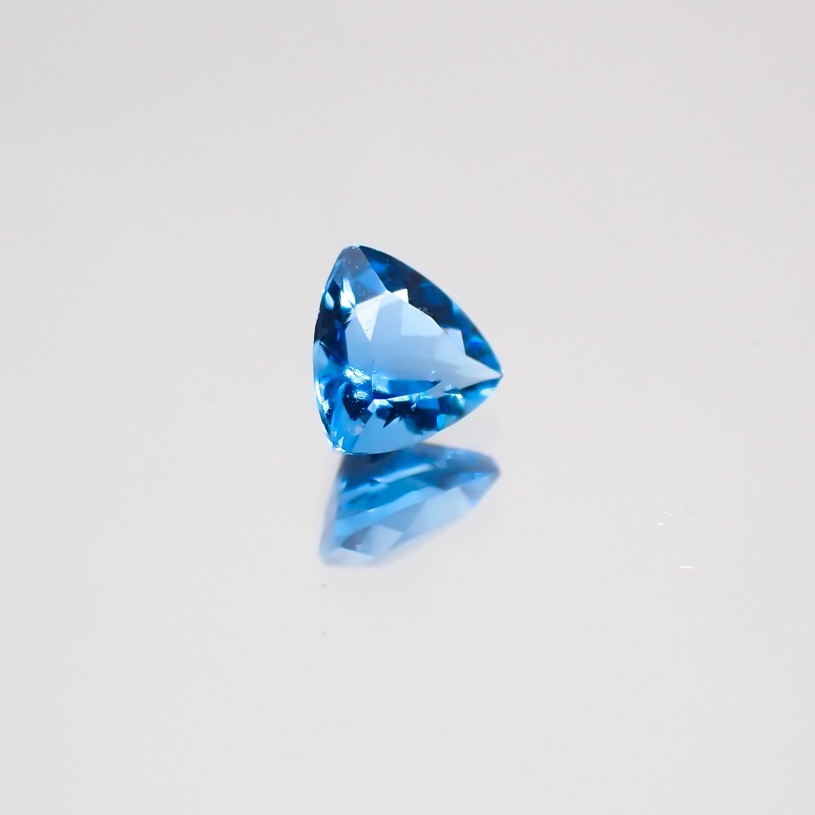 アウイナイト ドイツ産 ルース 0.13ct[20063065]3.6×3.6mm前後