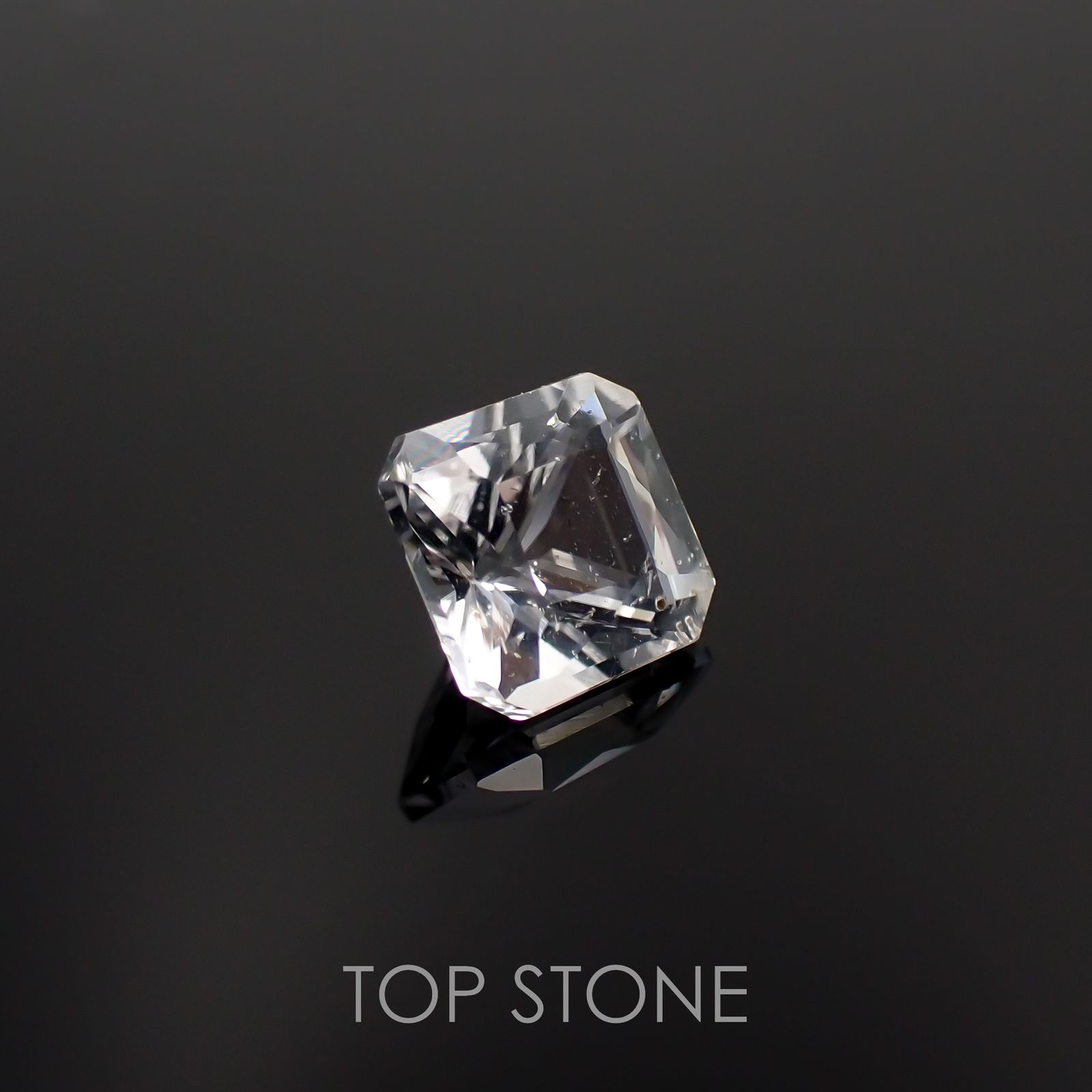 フェナカイト(宝石名フェナカイト)マダガスカル/ブラジル産 0.75ct 識別済[221119133]5.3x5.3mm前後