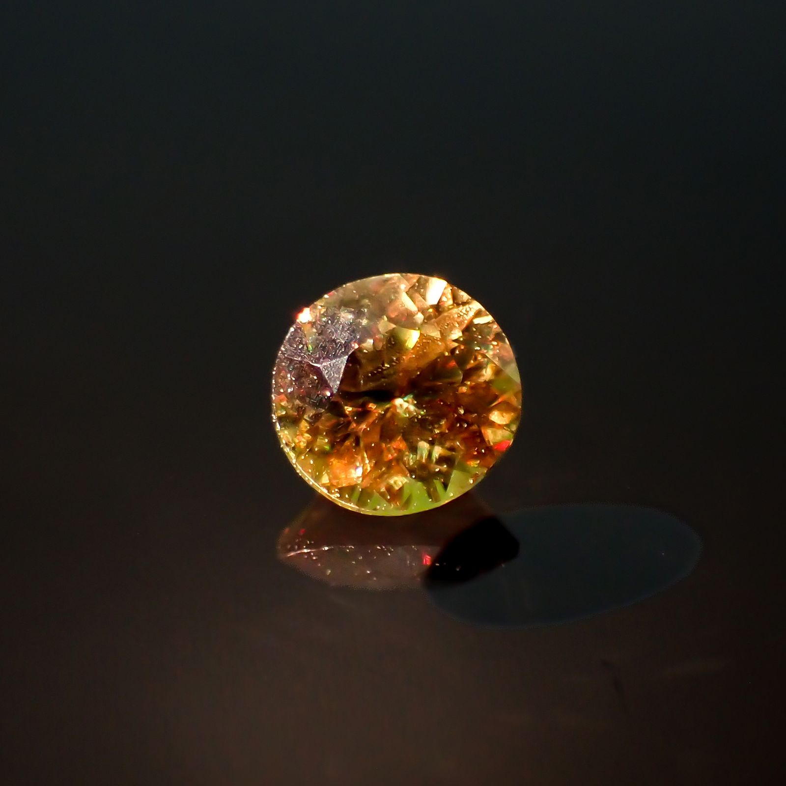 カラーチェンジスフェーン パキスタン産 0.22ct[230522192]3.6x3.5mm前後