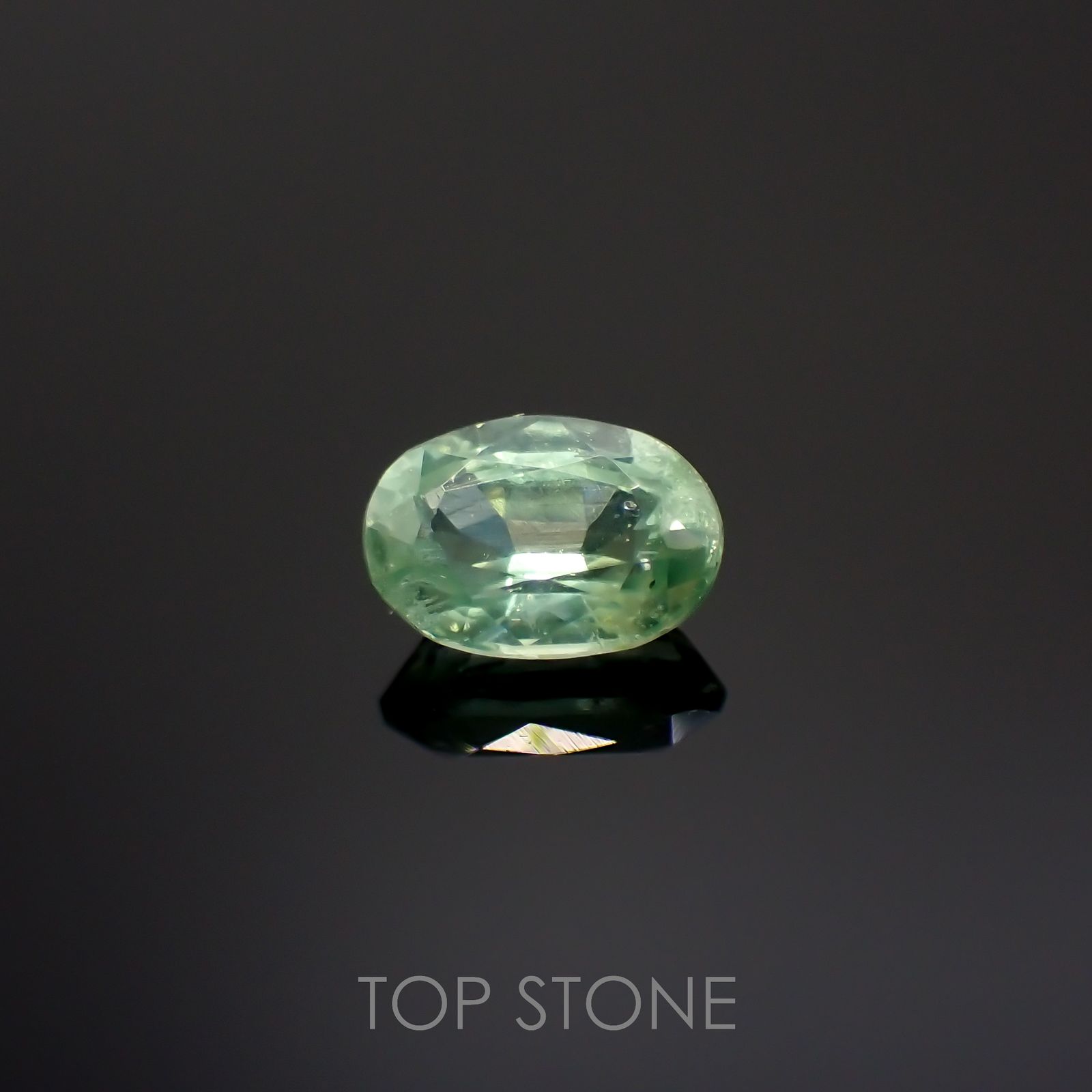 グリーンカイヤナイト(宝石名カイヤナイト)タンザニア産 0.65ct 識別済[220616670]6.2x4.2mm前後