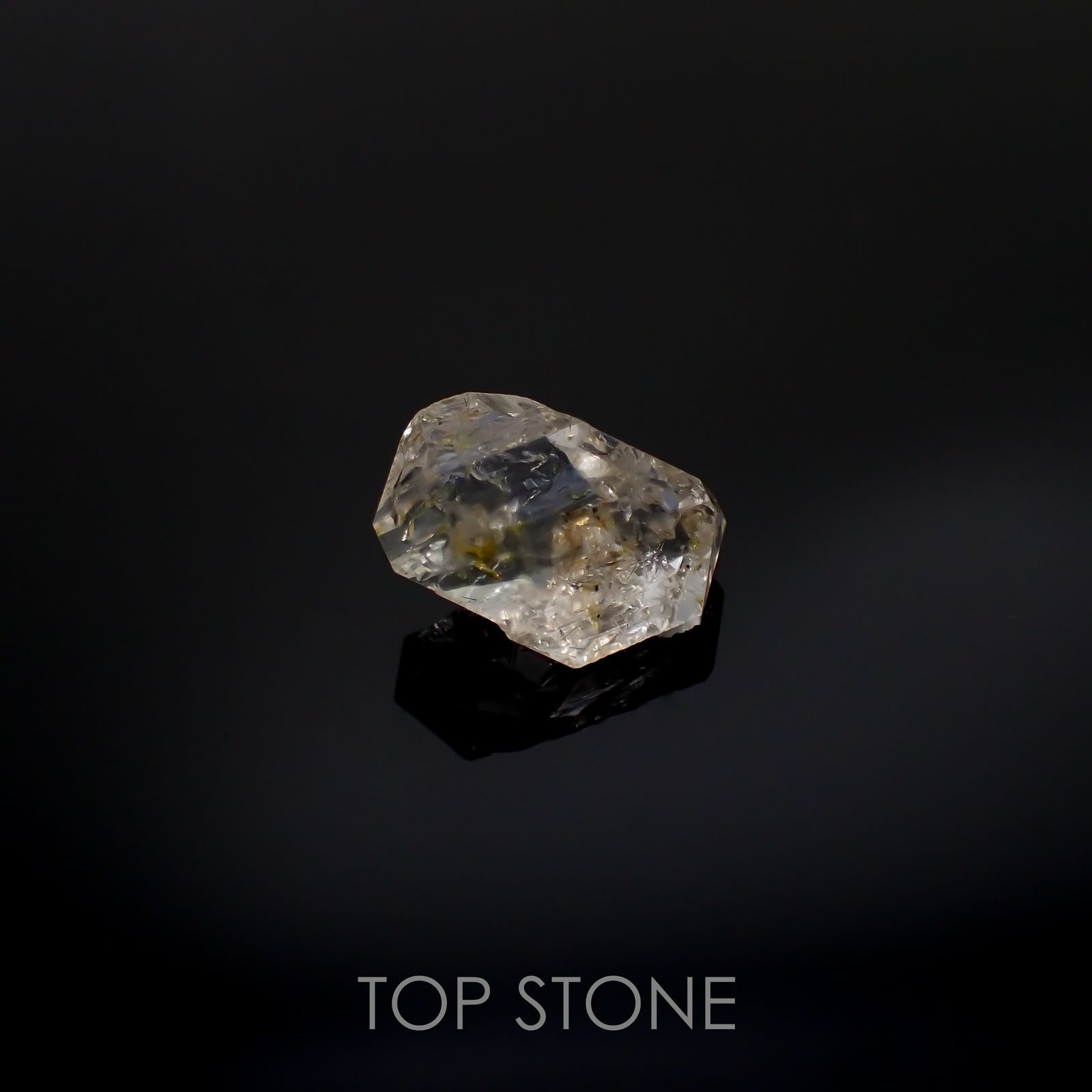 オイルインクォーツ 原石 パキスタン産 2.45ct[220616493]11x8.8mm前後