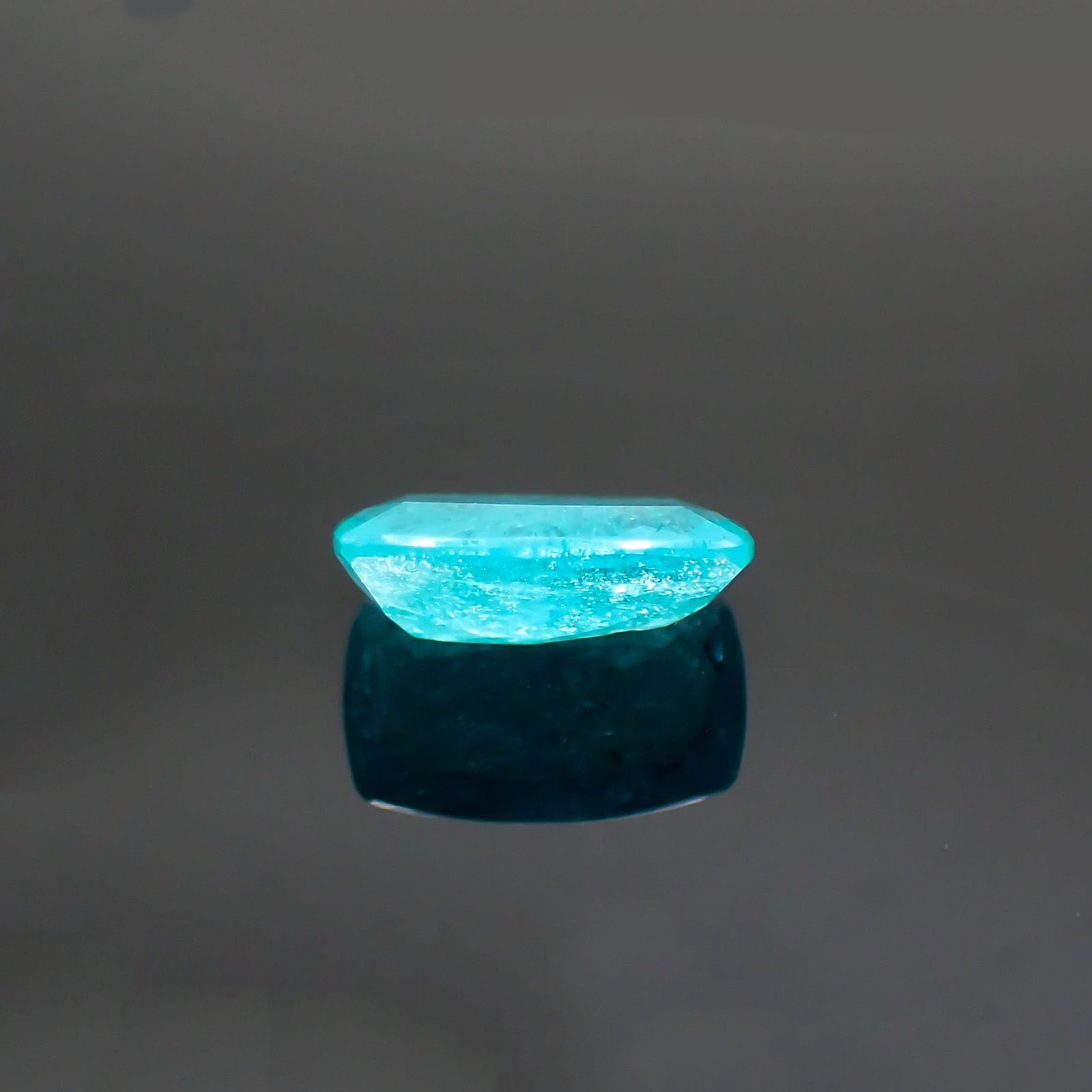 パライバトルマリン(宝石名トルマリン/別名パライバ・トルマリン) ブラジル産 GIA鑑付 0.99ct / 8×5.5mm前後 [19110908]
