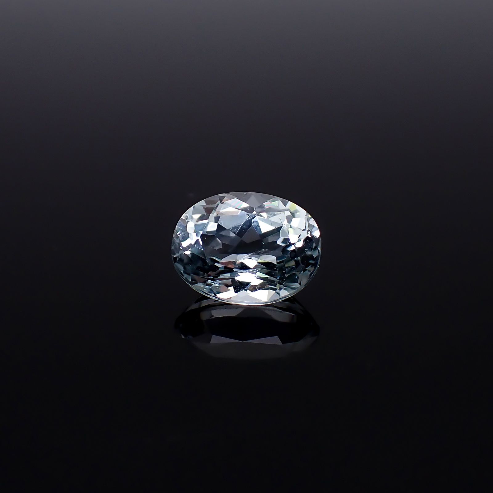 シルバーアパタイト フルオレッセンス アフリカ産 識別済 1.58ct / 8.1x6.2mm前後 [260632507]