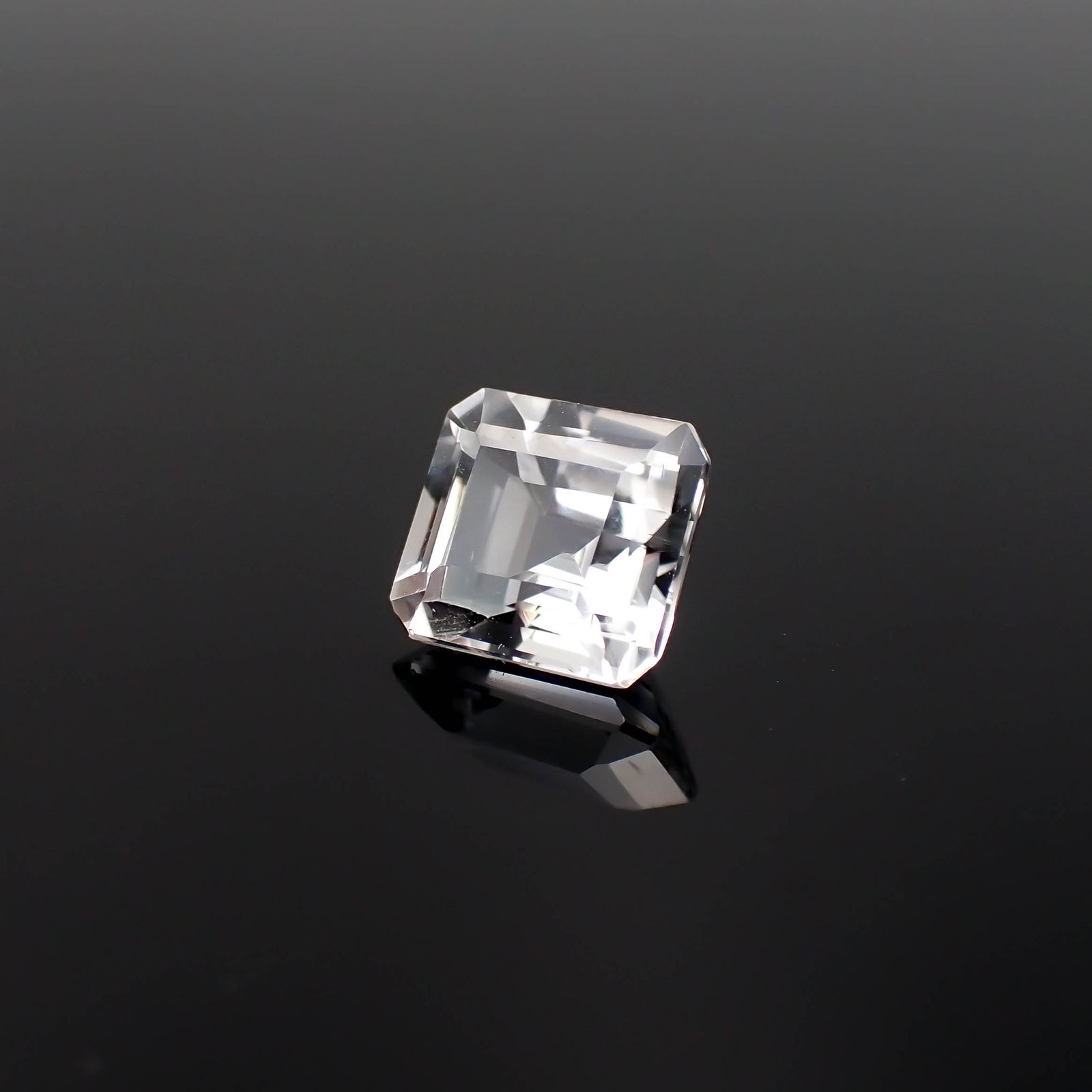 フェナカイト(宝石名フェナカイト)マダガスカル/ブラジル産 1.48ct 識別済[230522020]6.9x6.3mm前後