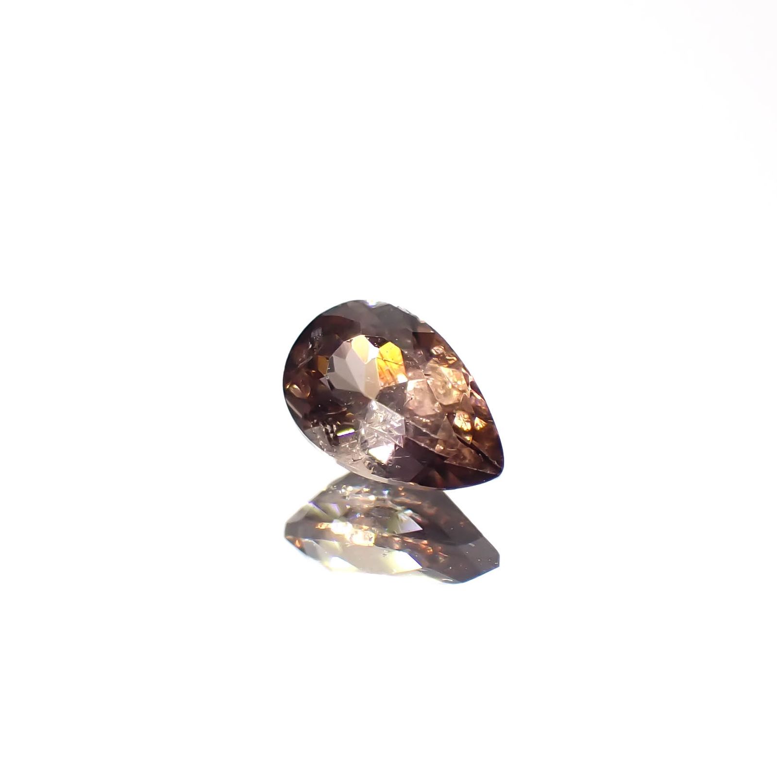 アキシナイト パキスタン産 0.31ct [250628146]5.4x3.4mm前後