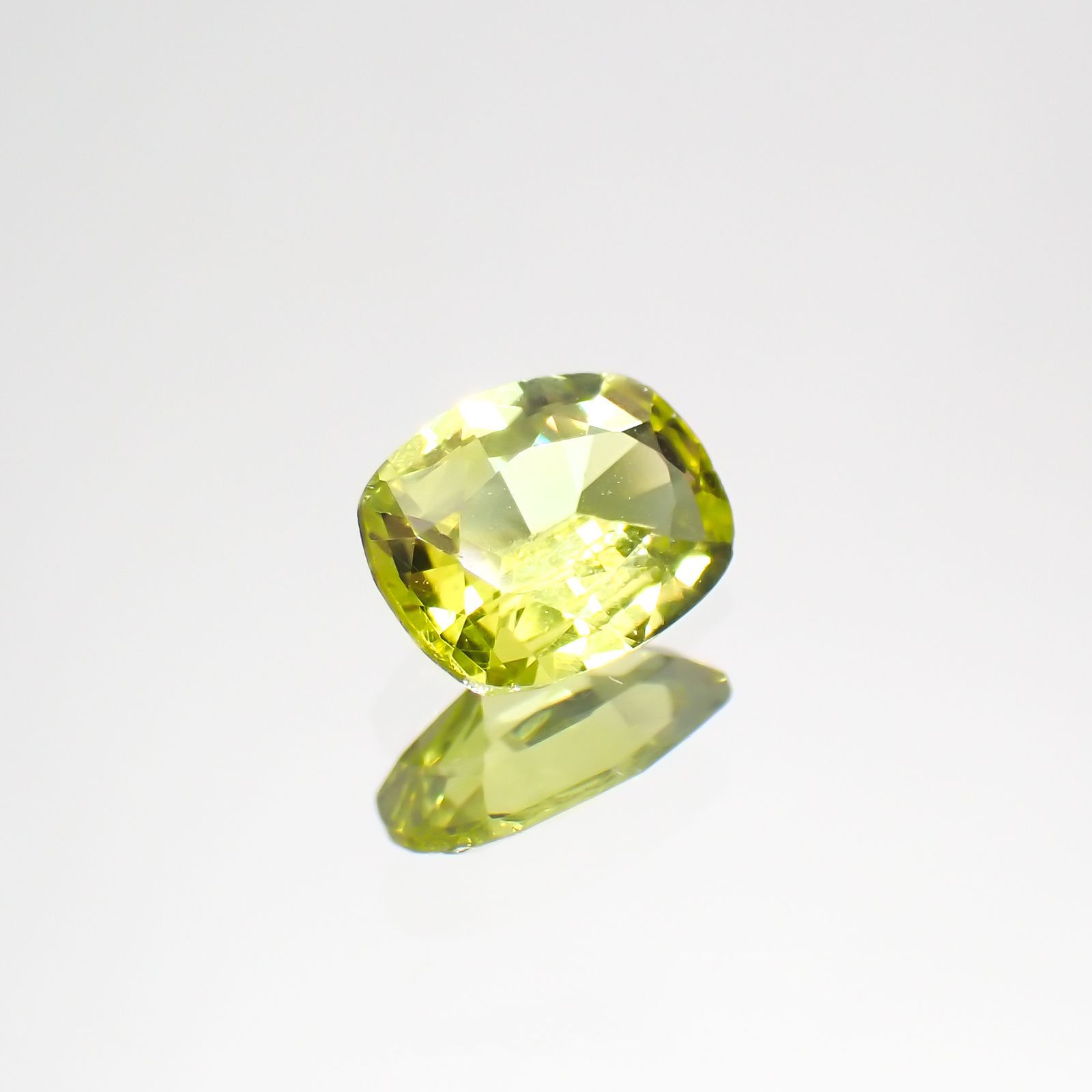 クリソベリル(宝石名クリソベリル)マダガスカル産 0.49ct 識別済[220114490]5.7x4.4mm前後