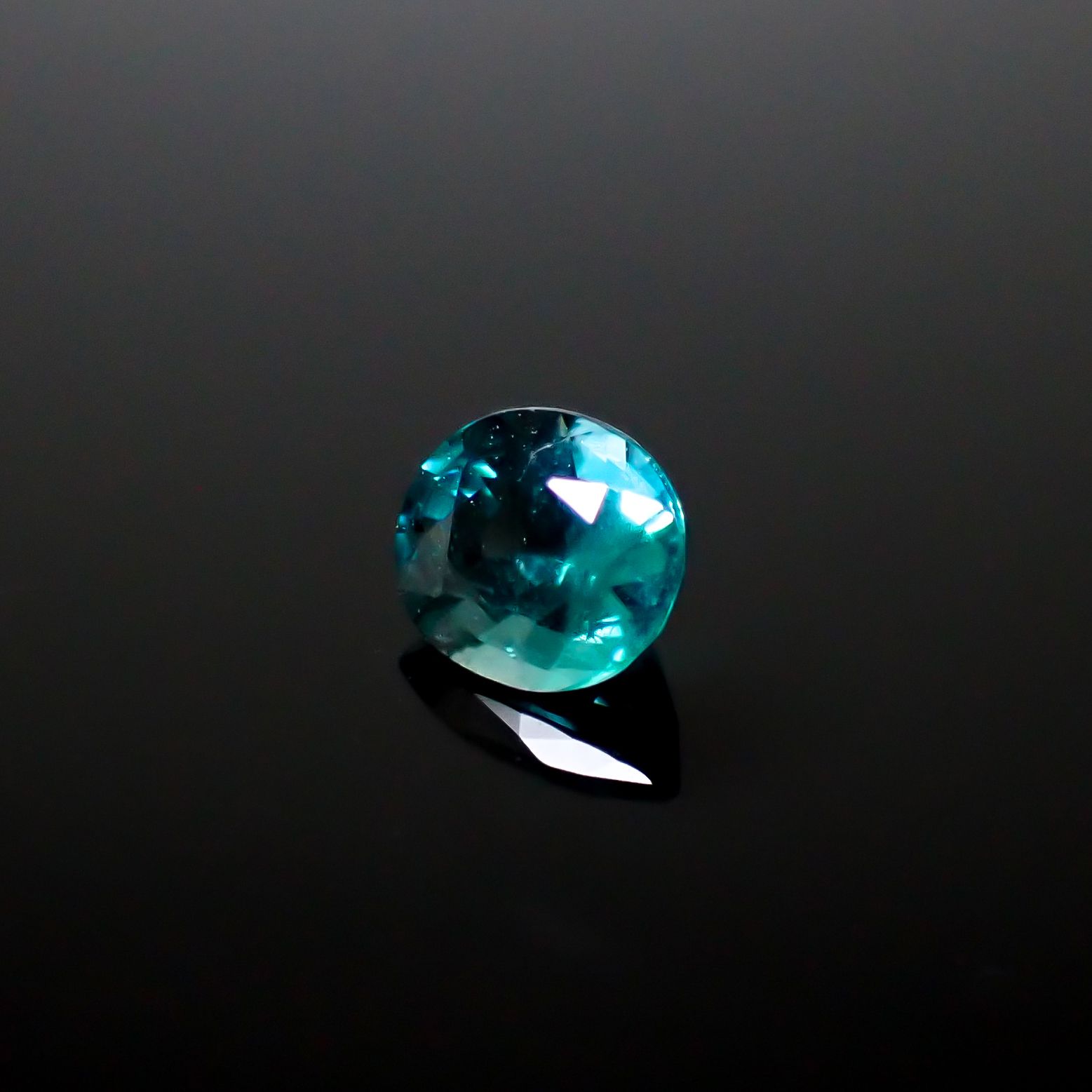 グランディディエライト(宝石名グランディディエライト)マダガスカル産 0.435ct ソ付(彩珠)[250330095]5.2x4.4mm前後