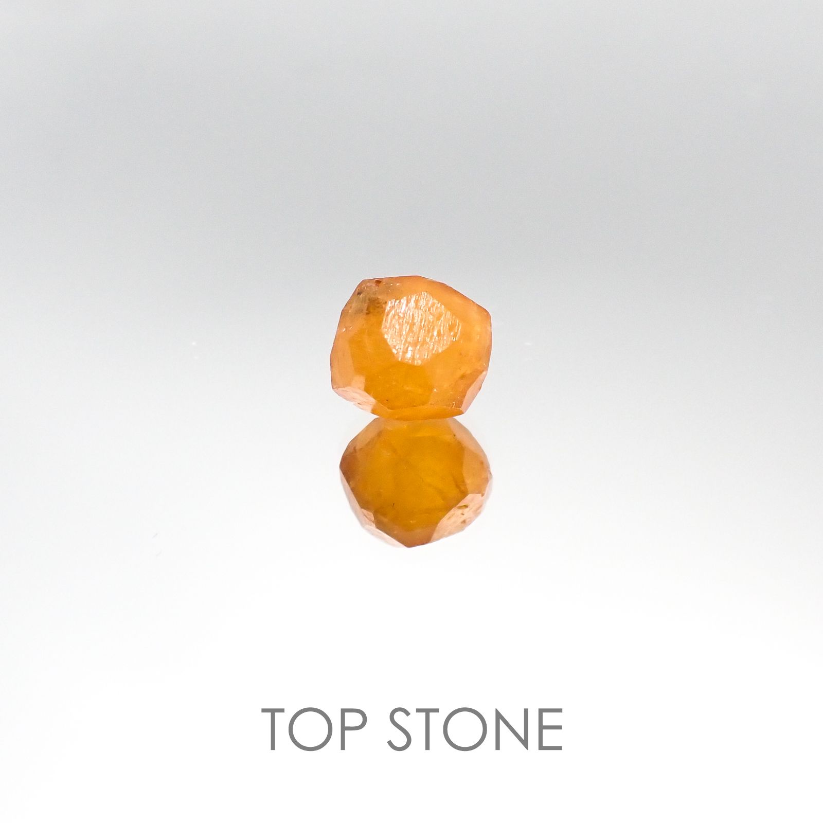 スペサルティンガーネット マンダリンオレンジカラー(宝石名ガーネット) タンザニア産 原石・結晶 4.09ct 識別済[20095400]8×7.8mm前後