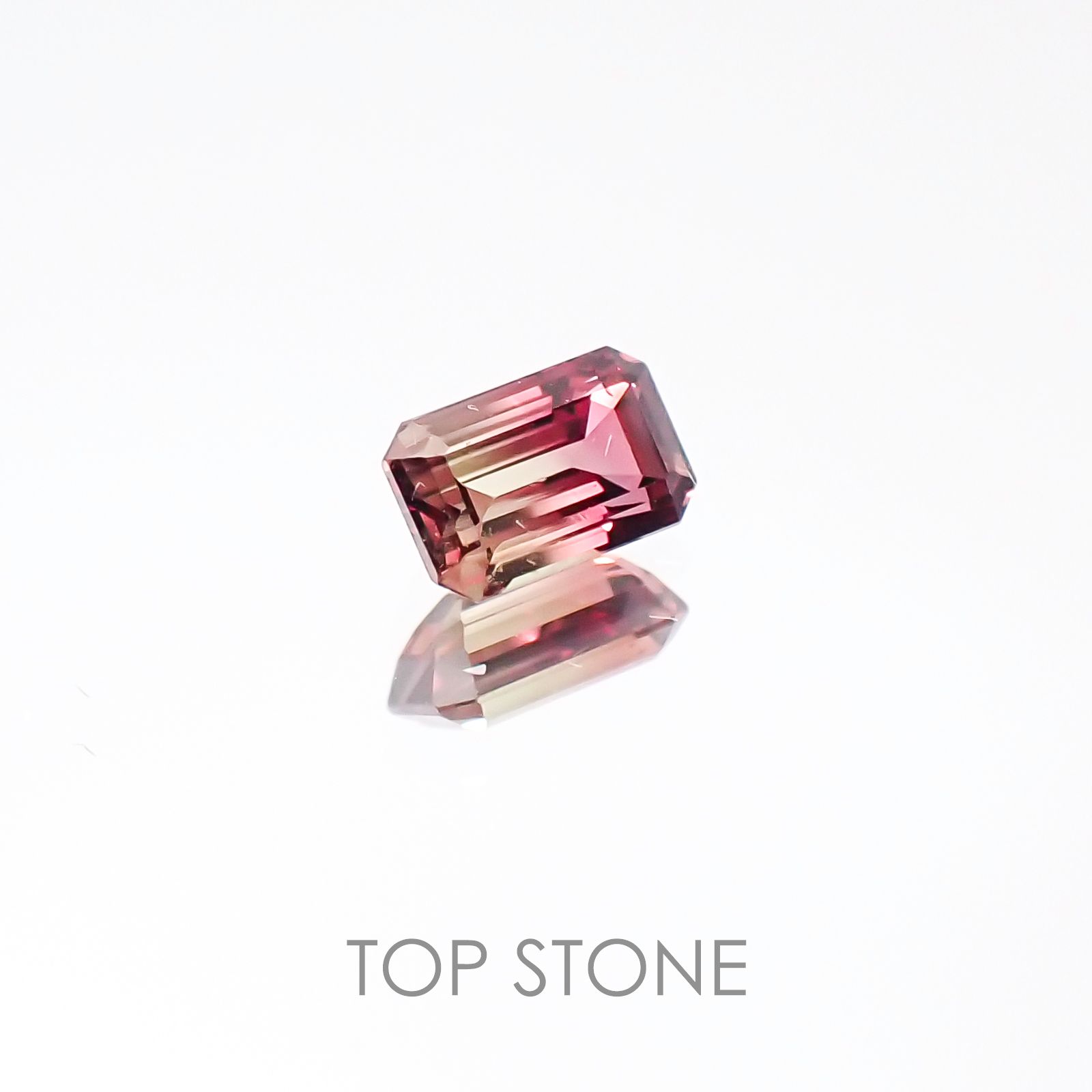 バイカラーサファイア(宝石名バイカラー・サファイア) タンザニア産 0.31ct 識別済[20106698]4.5×2.8mm前後