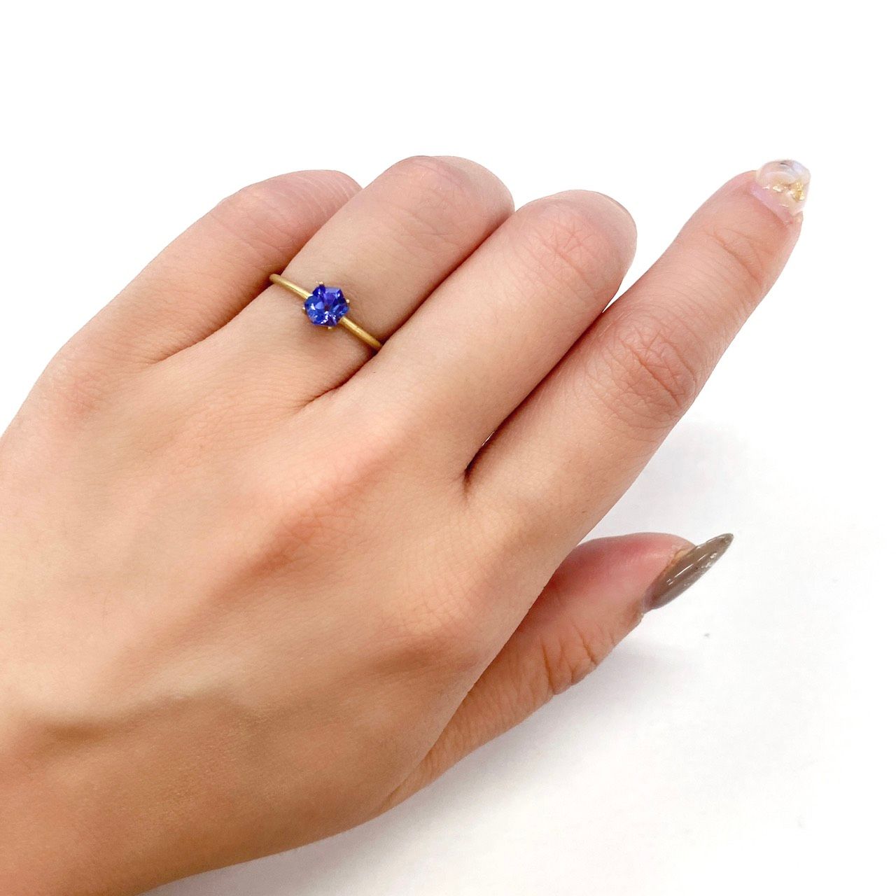 ◇ヘキサゴンカット◇タンザナイトSA(宝石名タンザナイト) タンザニア産 0.50ct 識別済[210610998]4.8×4.8mm前後