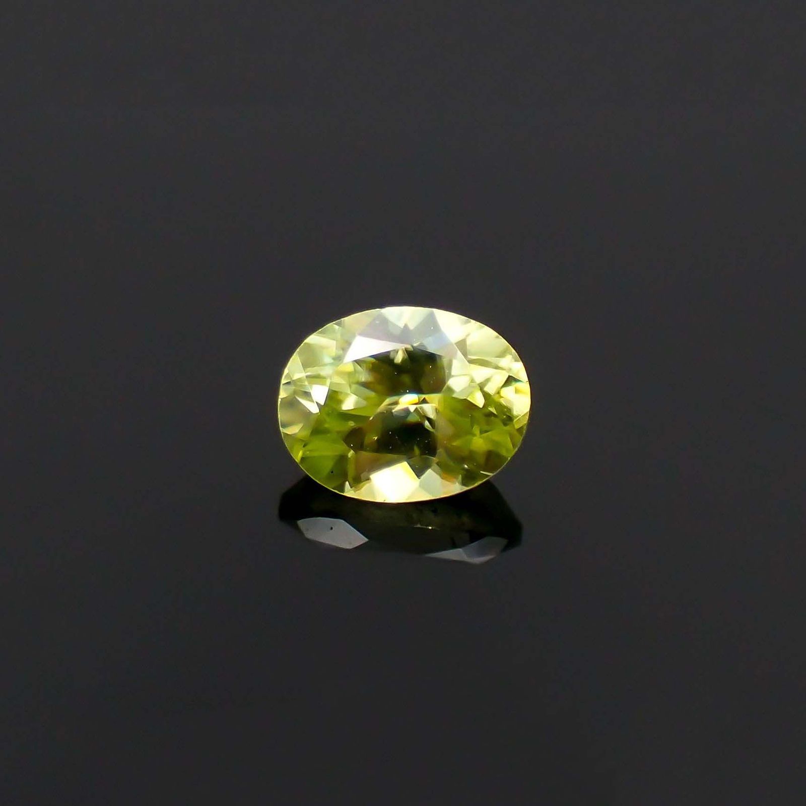 スフェーン(宝石名スフェーン)マダガスカル産 識別済 0.42ct / 5.1x3.9mm前後 [230220462]