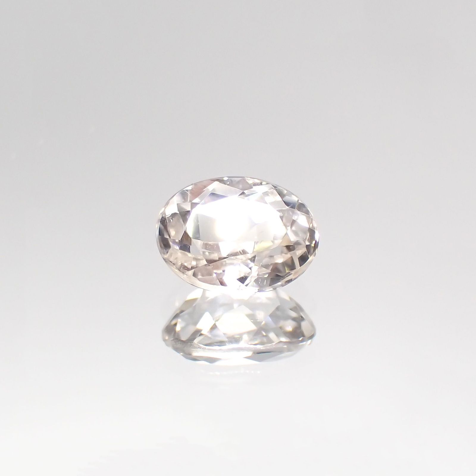 カラーレススポジュミン(宝石名ホワイト・スポジュミン) ブラジル産 1.54ct 識別済[210812624]8×6mm前後