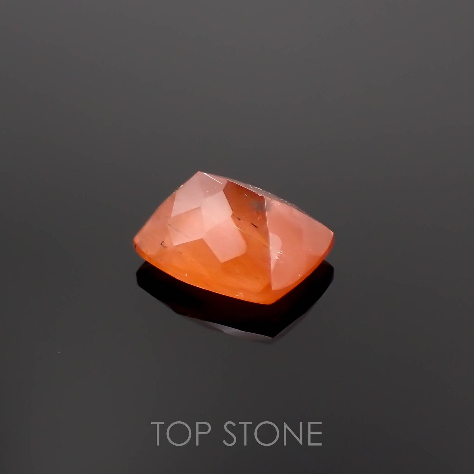 サンストーンスキャポライト(宝石名シーン・スキャポライト)タンザニア産 2.71ct 識別済[221219281]9.9x8.2mm前後