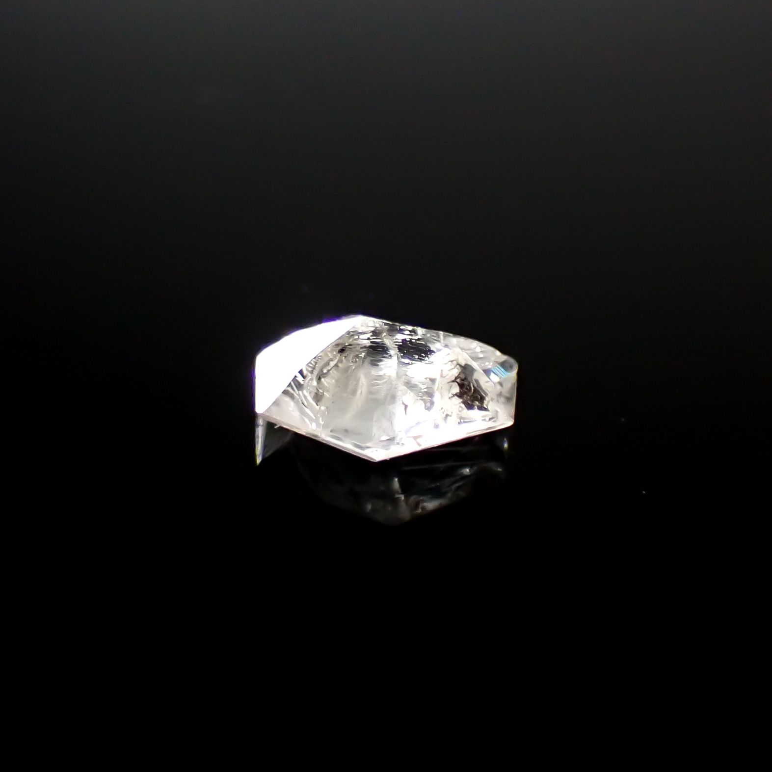 ◇カスタムカット◇ポードレッタイト(宝石名ポードレッタイト)ビルマ産 0.300ct ソ付(彩珠)[240628438]5.4x4.4mm前後