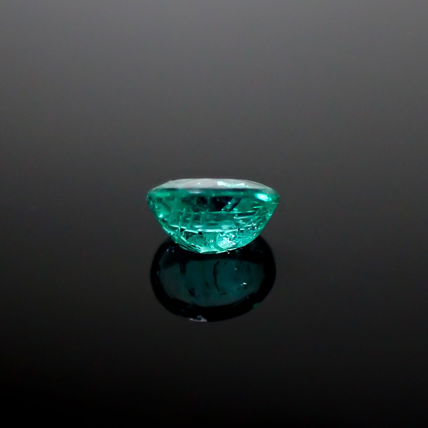 パライバトルマリン(宝石名トルマリン/別名パライバ・トルマリン)ブラジル・キントス鉱山産 0.405ct ソ付(宝貴協)[241229538]5.02x4.05mm前後