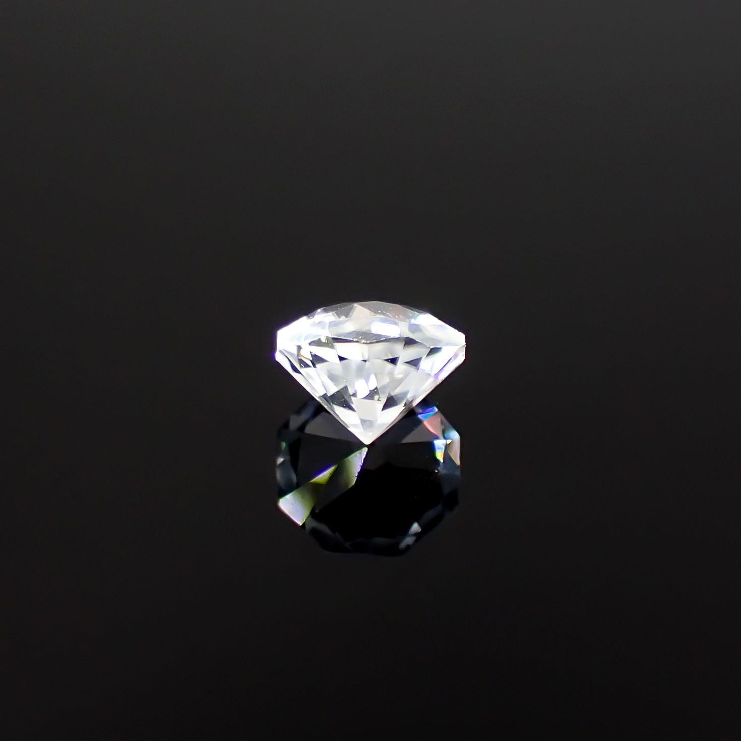◇オクタゴンカット◇カラーレスジルコン(宝石名ホワイト・ジルコン)スリランカ/カンボジア産 識別済 0.89ct / 5.1x5mm前後 [251231384]