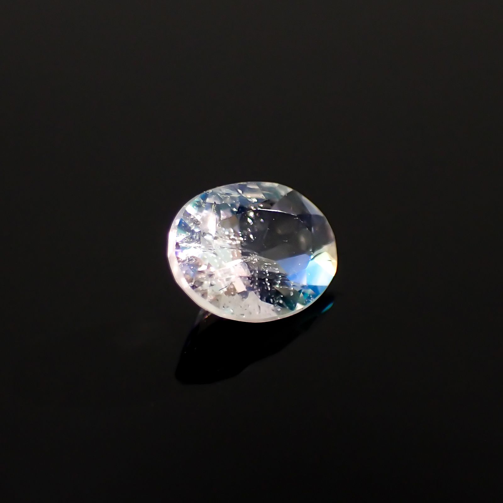 レインボームーンストーン(宝石名ラブラドライト)タンザニア産 0.52ct 識別済[230321262]6.3x4.9mm前後