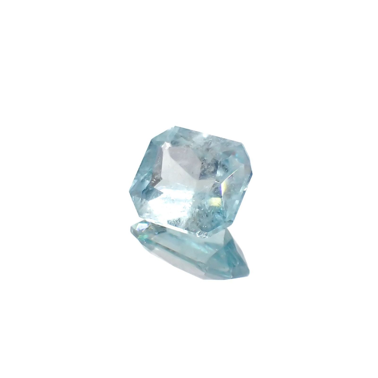 ユークレース(宝石名ブルー・ユークレース)コロンビア産 ソ付(彩珠) 1.989ct / 8.6x7.3mm前後 [221018680]