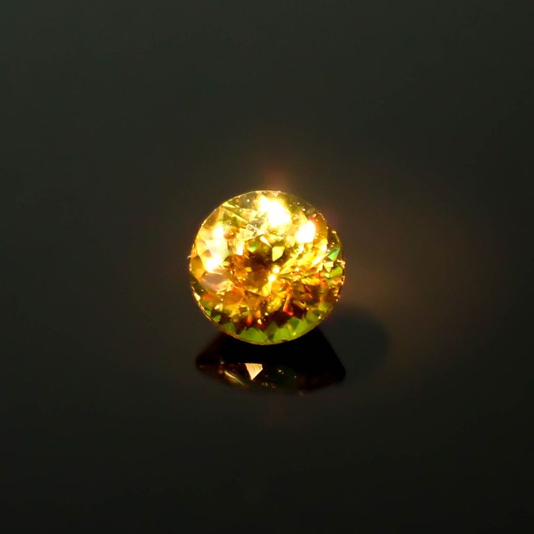 電球色(ライト)の照射で変色