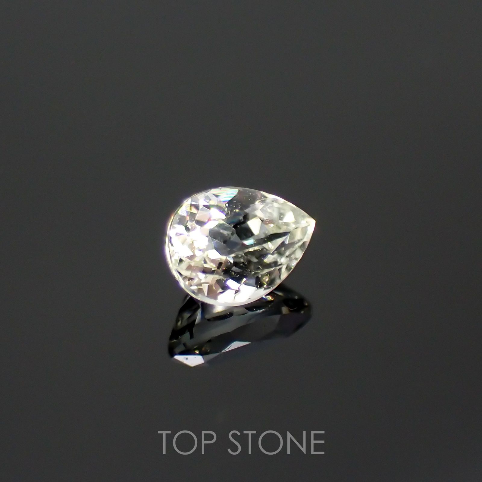 リューコガーネット(宝石名ホワイト グロッシュラー・ガーネット)ビルマ産 0.20ct 識別済[220616321]4.1x2.9mm前後