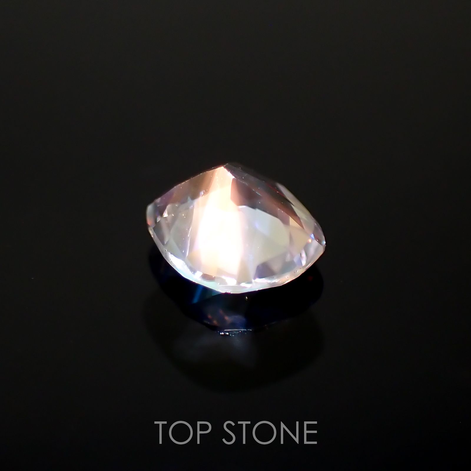 レインボームーンストーン(宝石名ラブラドライト)マダガスカル産 0.36ct 識別済[211113744]5.1x4.3mm前後
