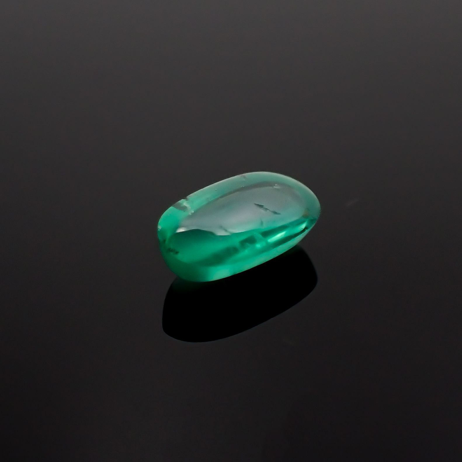 エメラルドキャッツアイ(宝石名エメラルド)コロンビア産 0.79ct 識別済[221018907]7.9x4.5mm前後