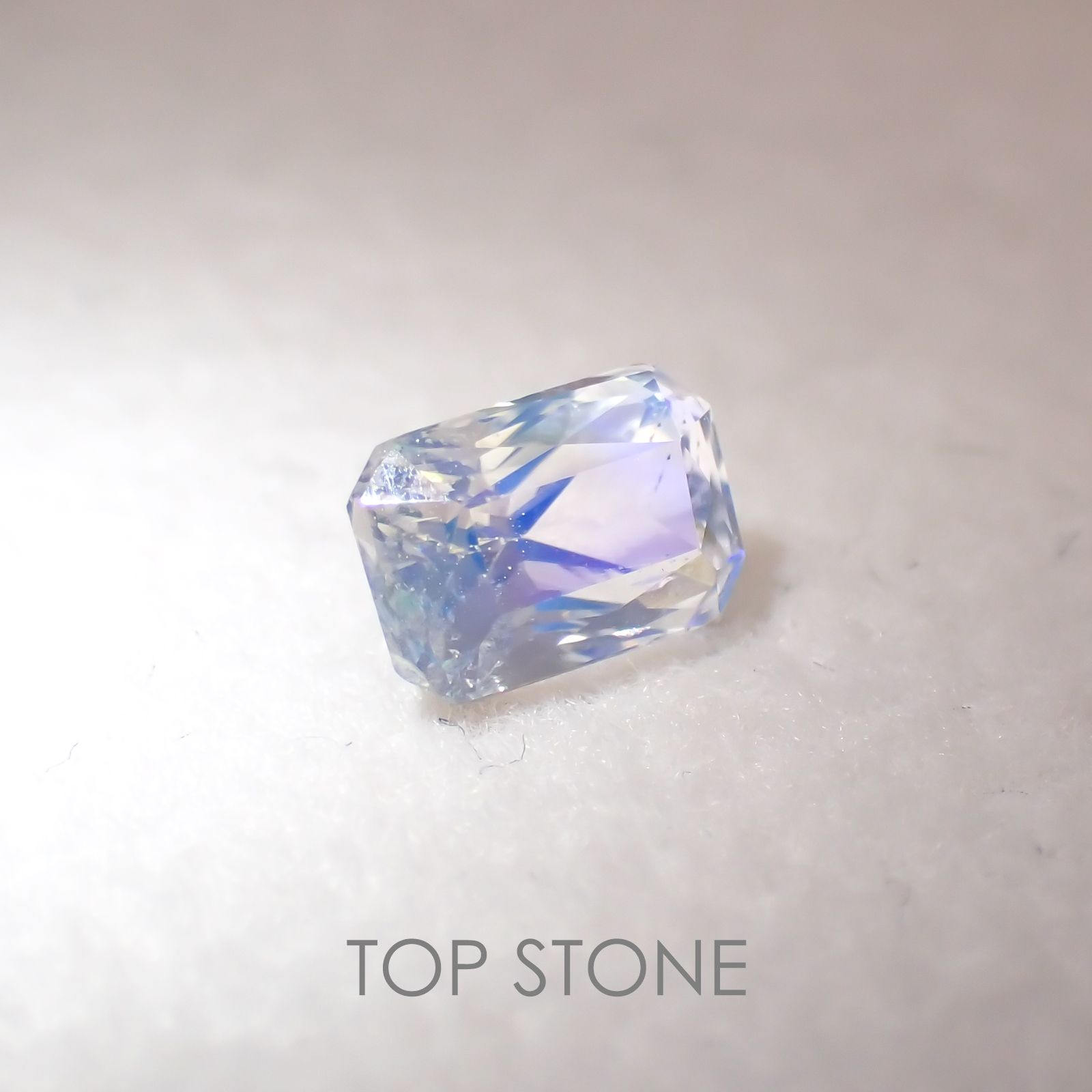 レインボームーンストーン(アンデシンラブラドライト) マダガスカル産 ルース 0.46ct[210310397]5.3×3.5mm前後